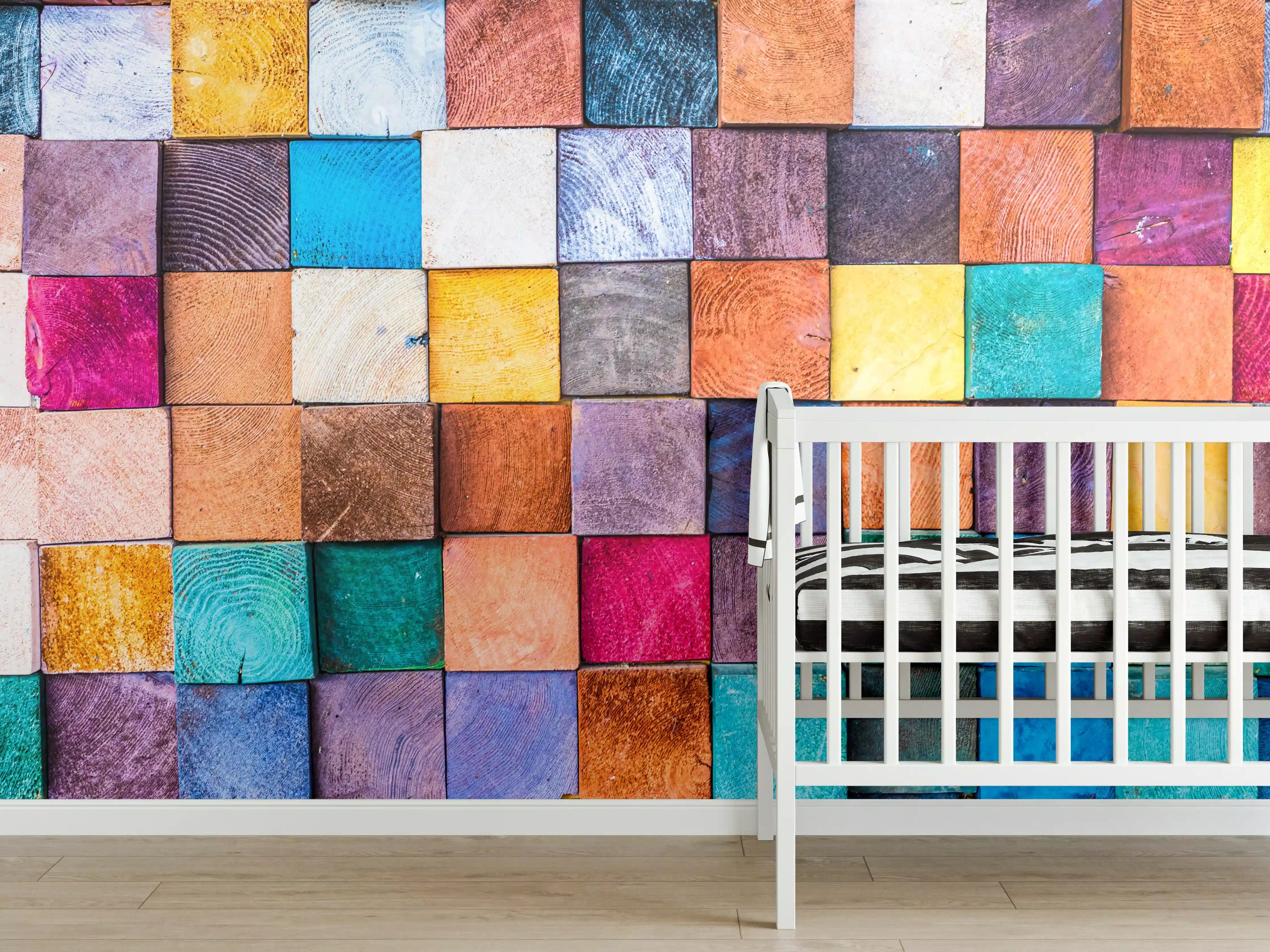 Babyzimmer Wandgestaltung - Buntes Holzstapelmuster