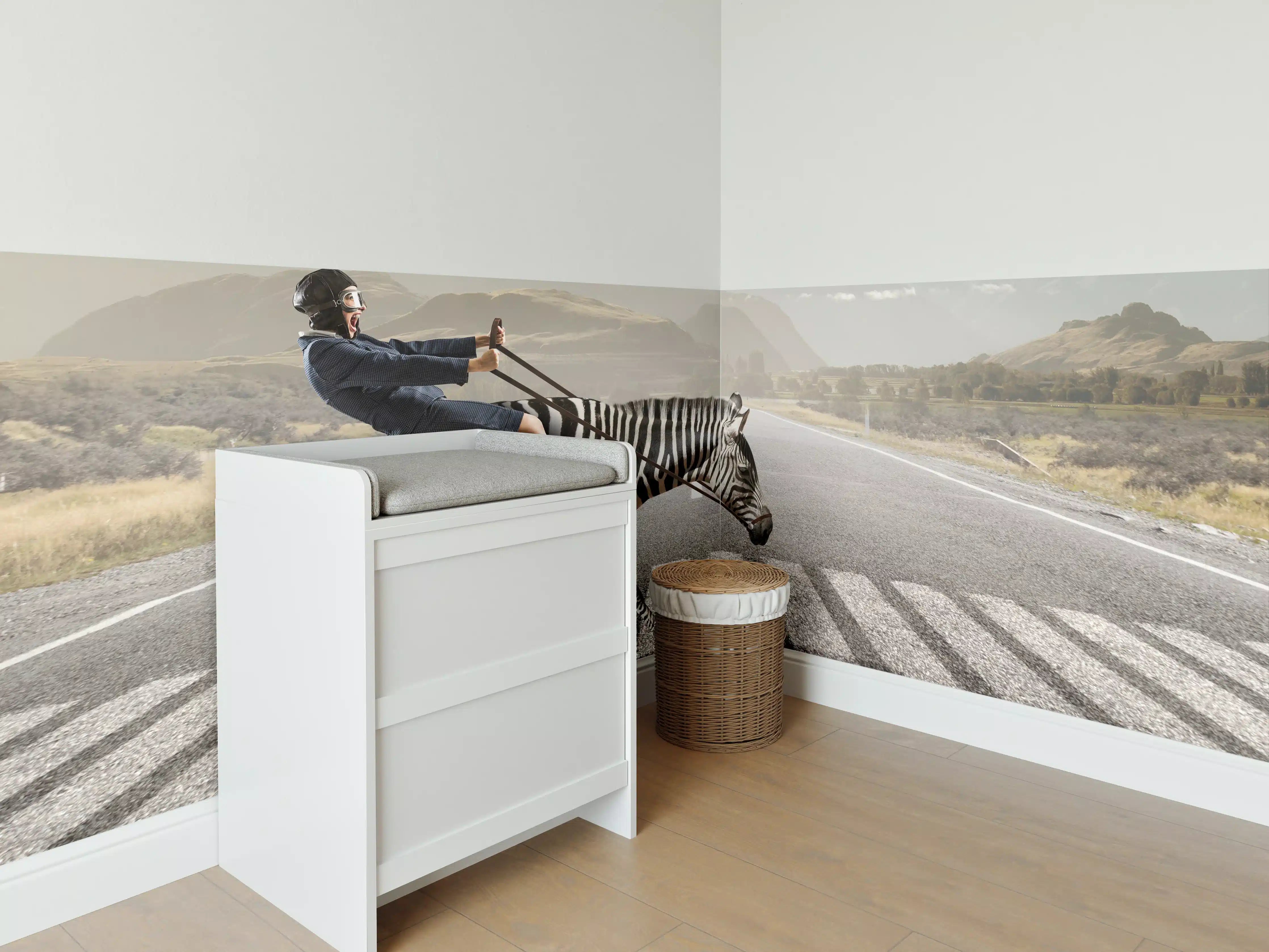 Babyzimmer Wandgestaltung - Businesswoman auf Zebra