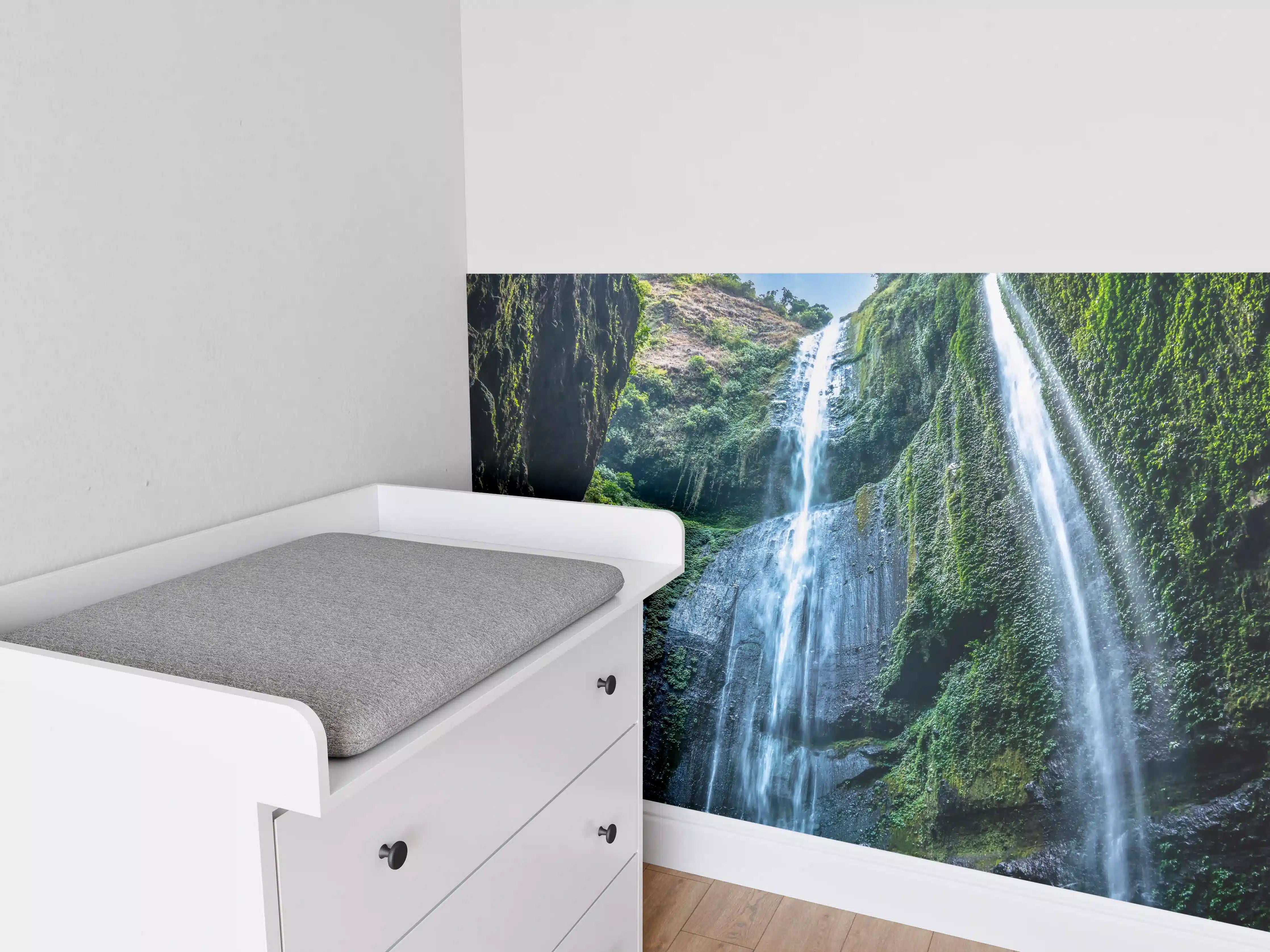 Babyzimmer Wandgestaltung - Der Madakaripura-Wasserfall in Indonesien