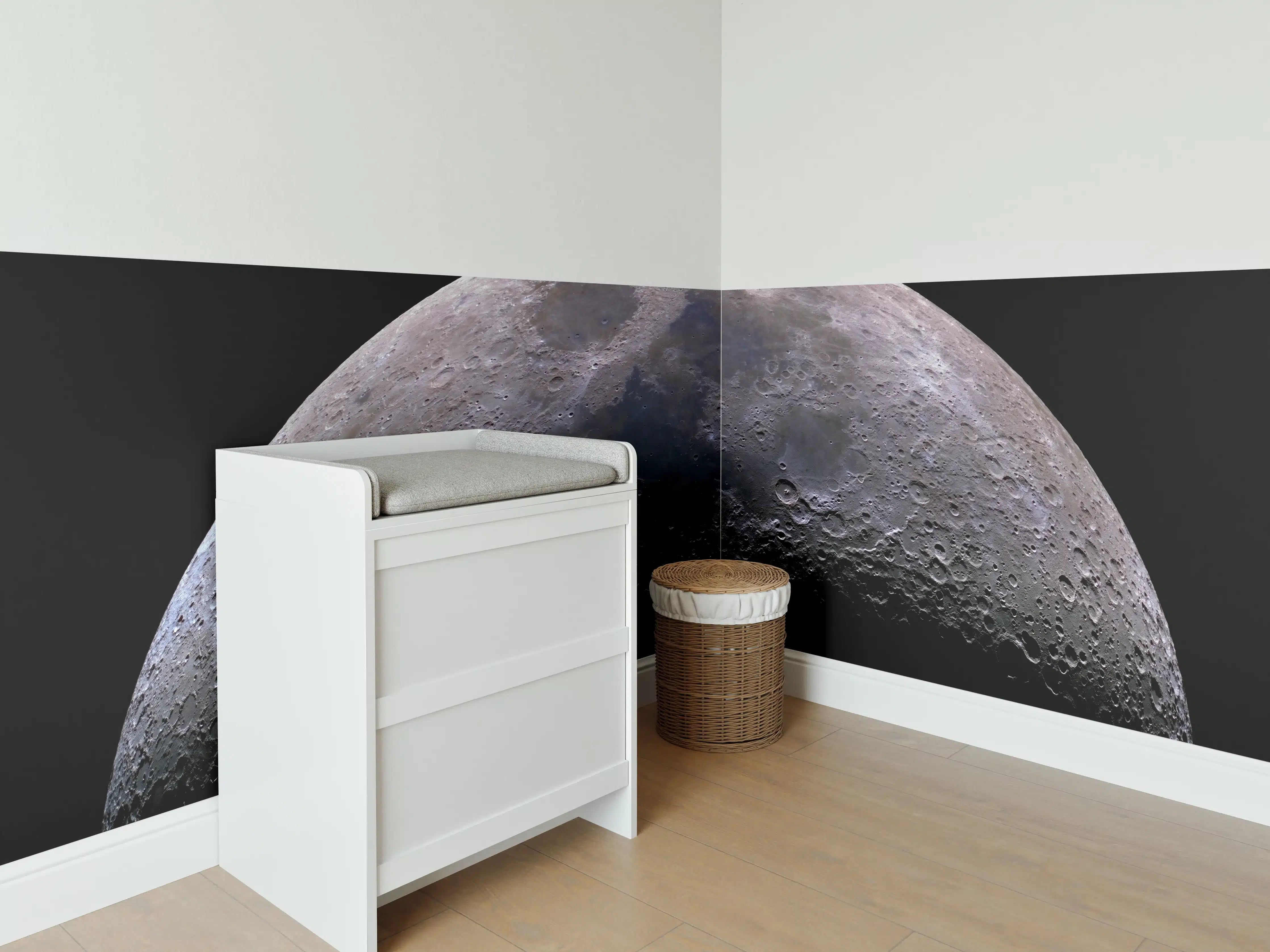 Babyzimmer Wandgestaltung - Detailreiches Bild einer Mondsichel