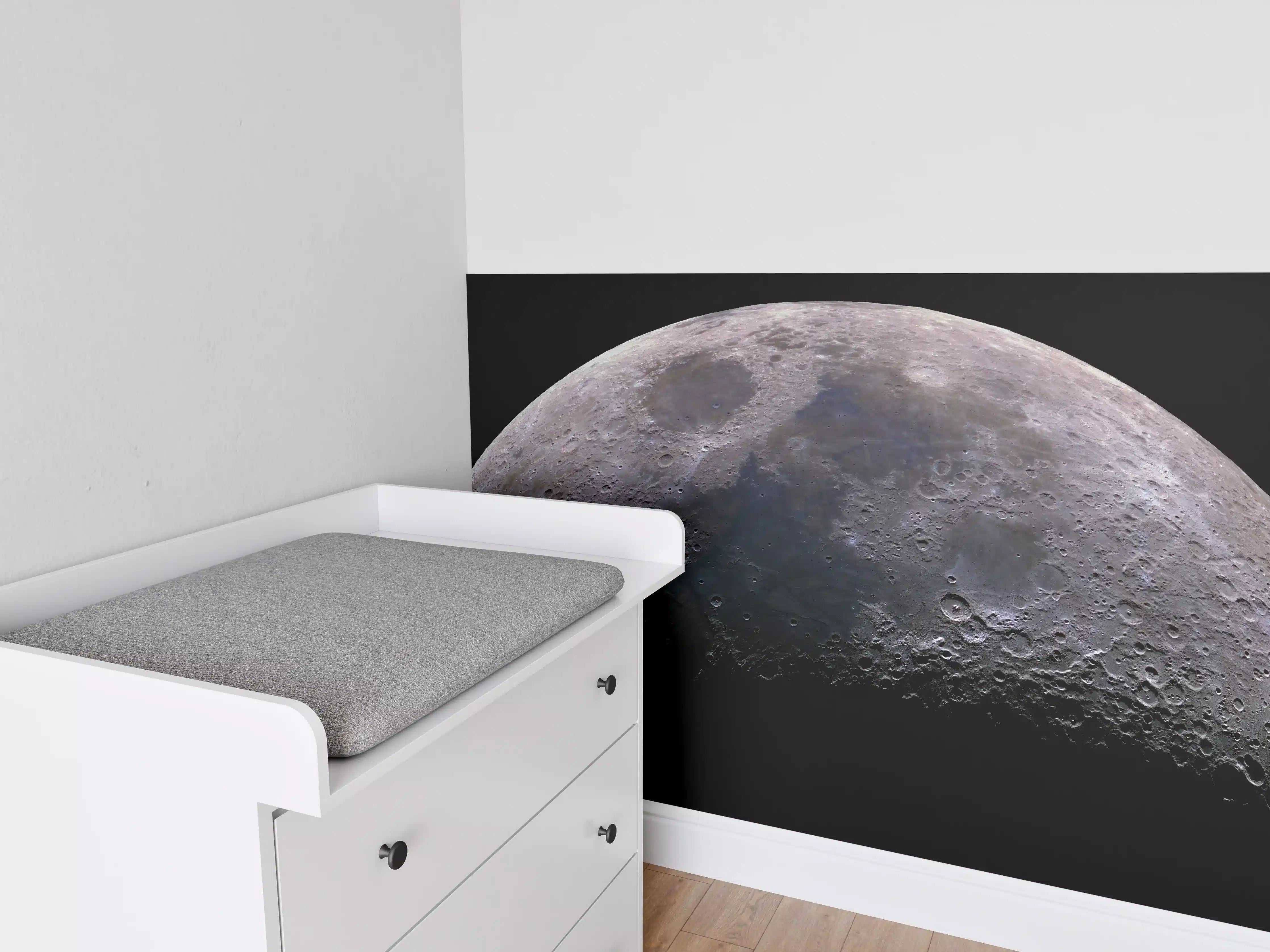 Babyzimmer Wandgestaltung - Detailreiches Bild einer Mondsichel