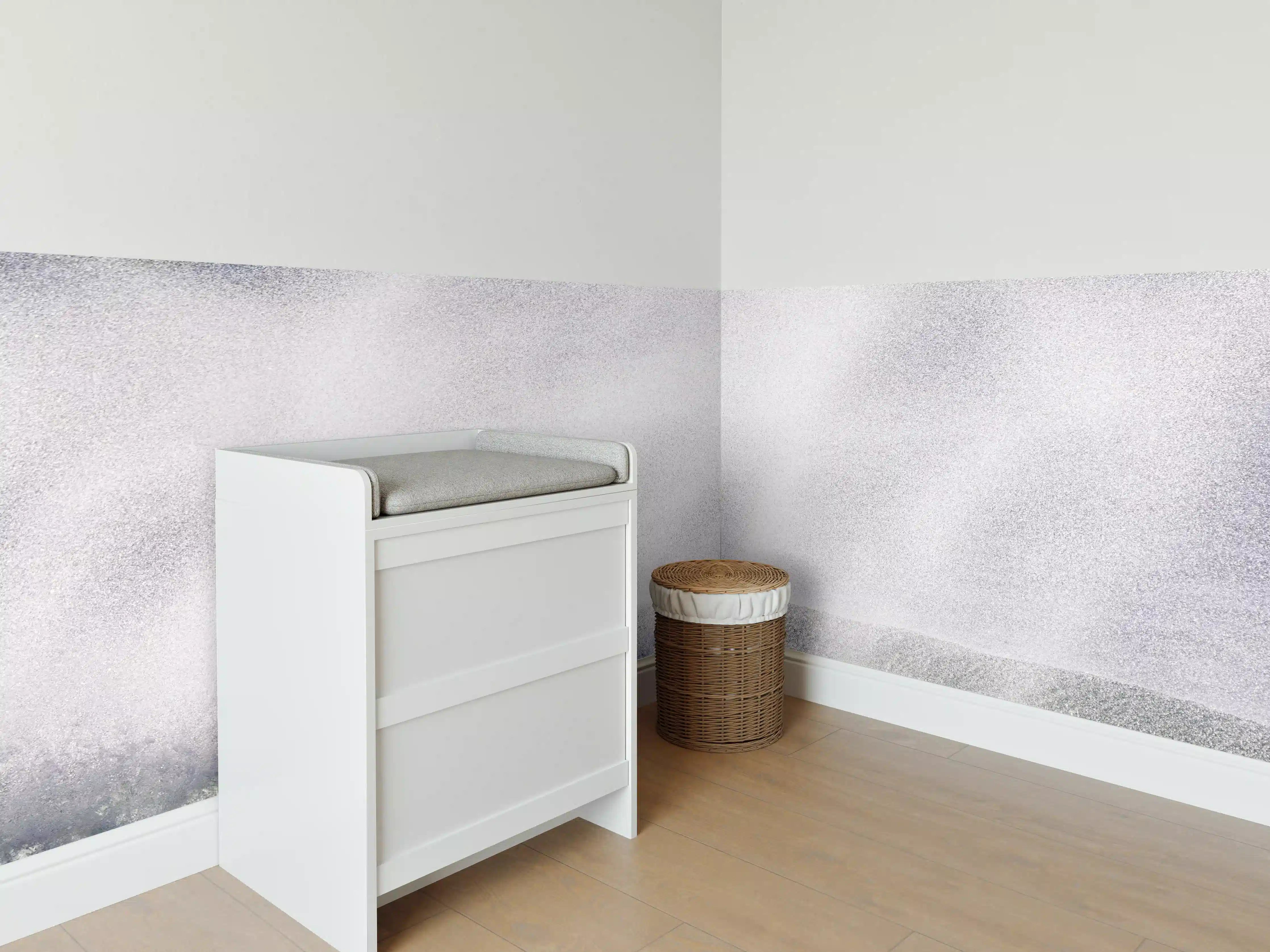 Babyzimmer Wandgestaltung - Dramatische Ozeanwellen in Grau-Weiß