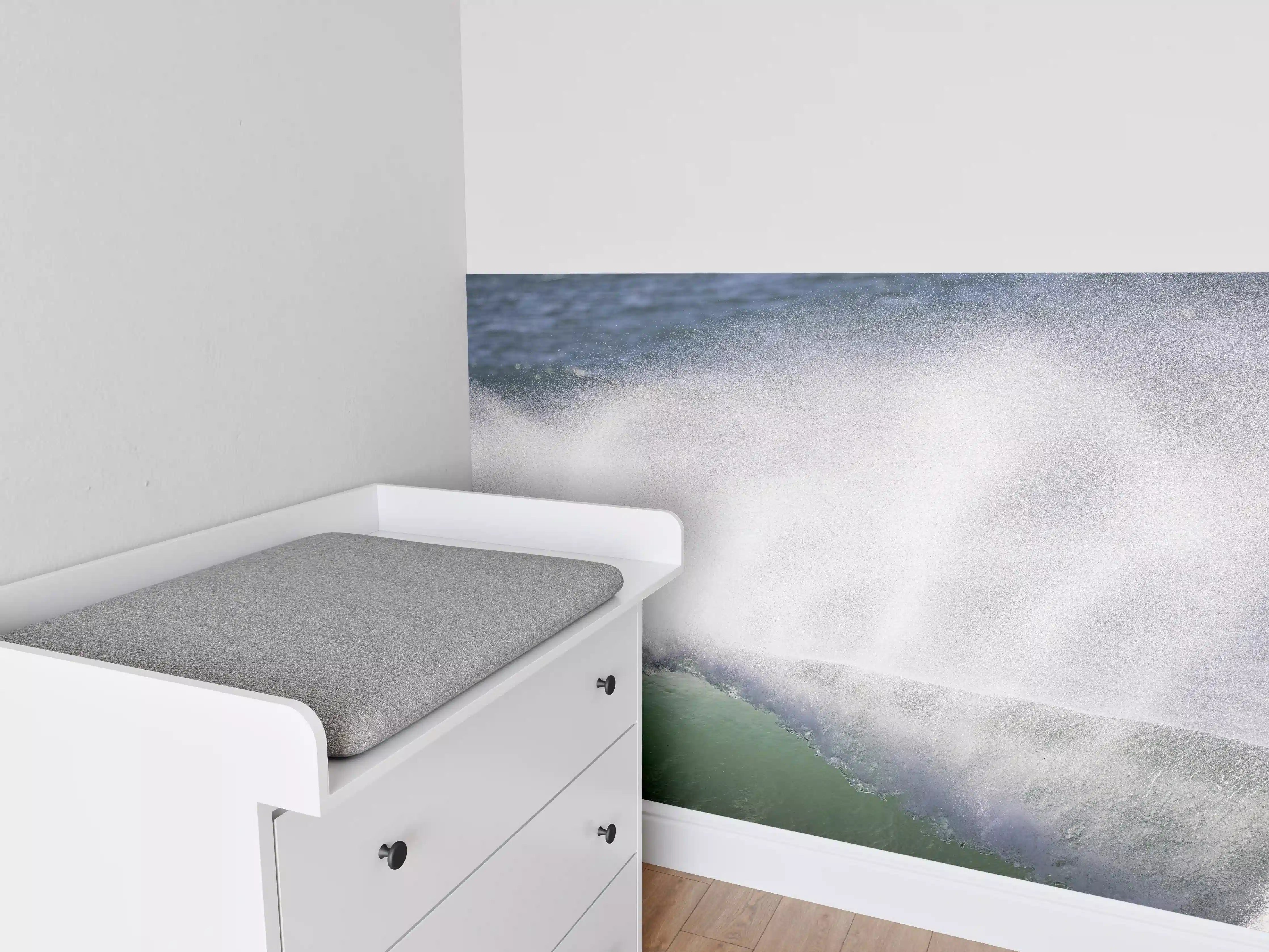 Babyzimmer Wandgestaltung - Dramatische Ozeanwellen in Grau-Weiß
