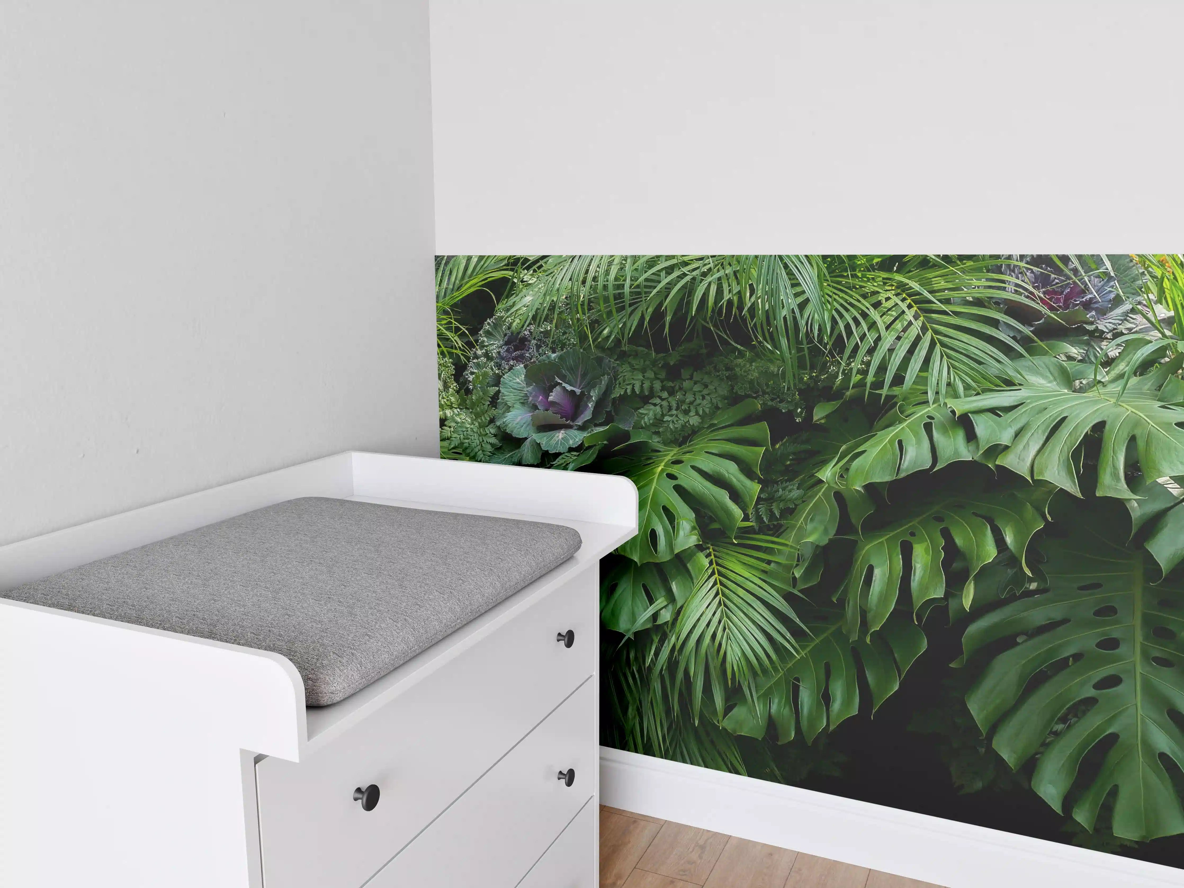 Babyzimmer Wandgestaltung - Dschungel aus tropischen Blättern