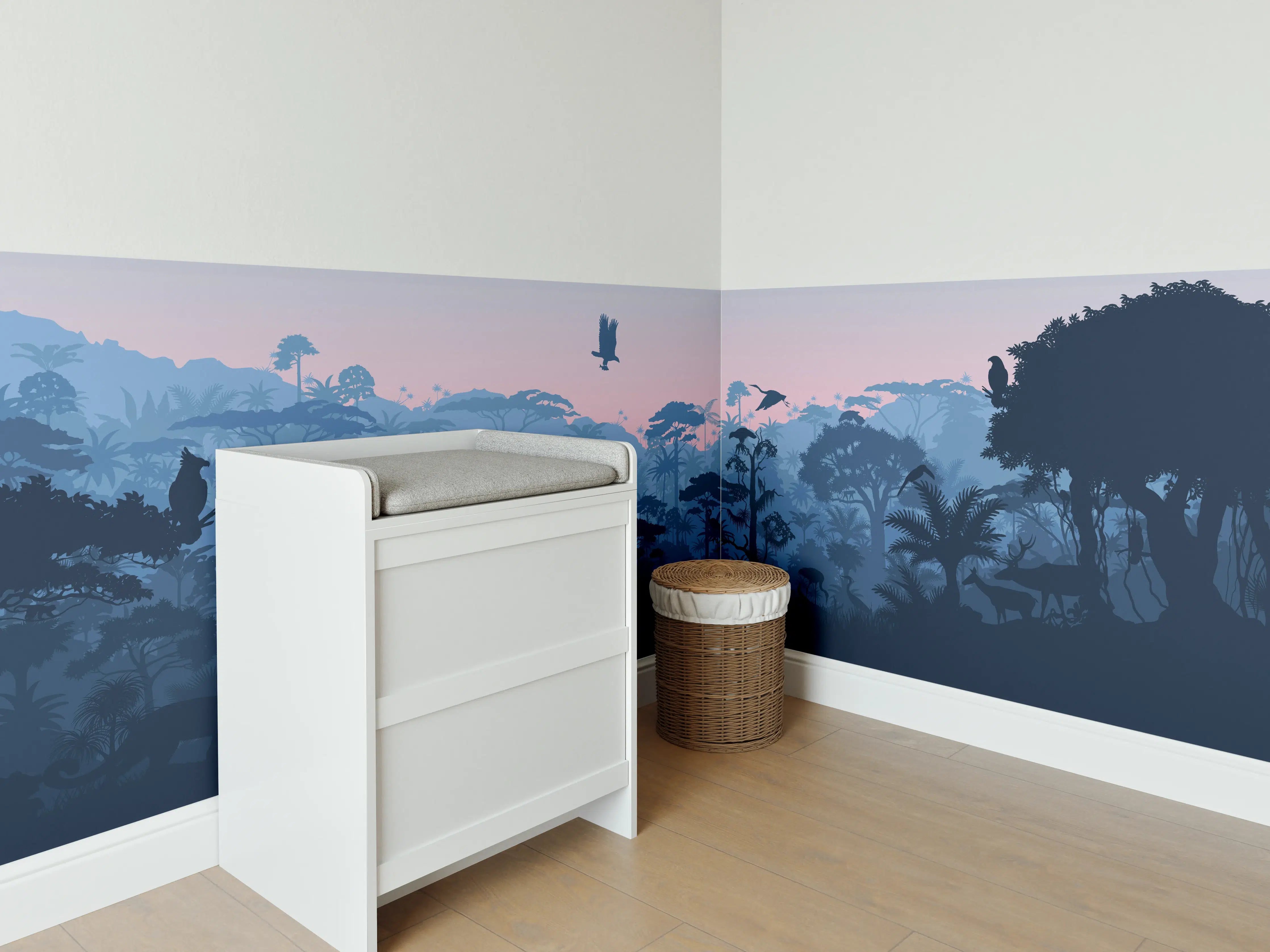 Babyzimmer Wandgestaltung - Dschungelsilhouette bei Dämmerung
