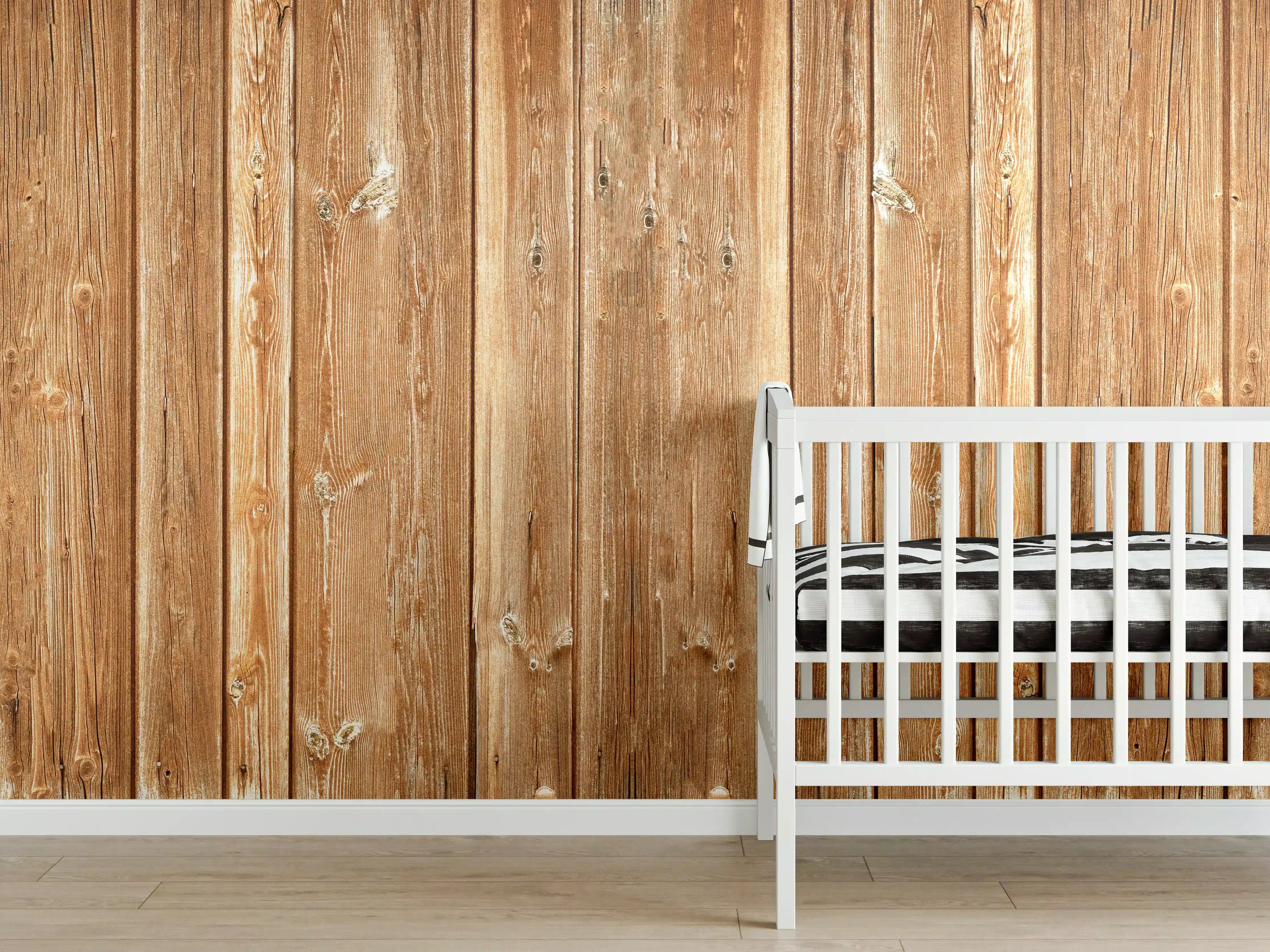 Babyzimmer Wandgestaltung - Dünne vertikale Holzplatten