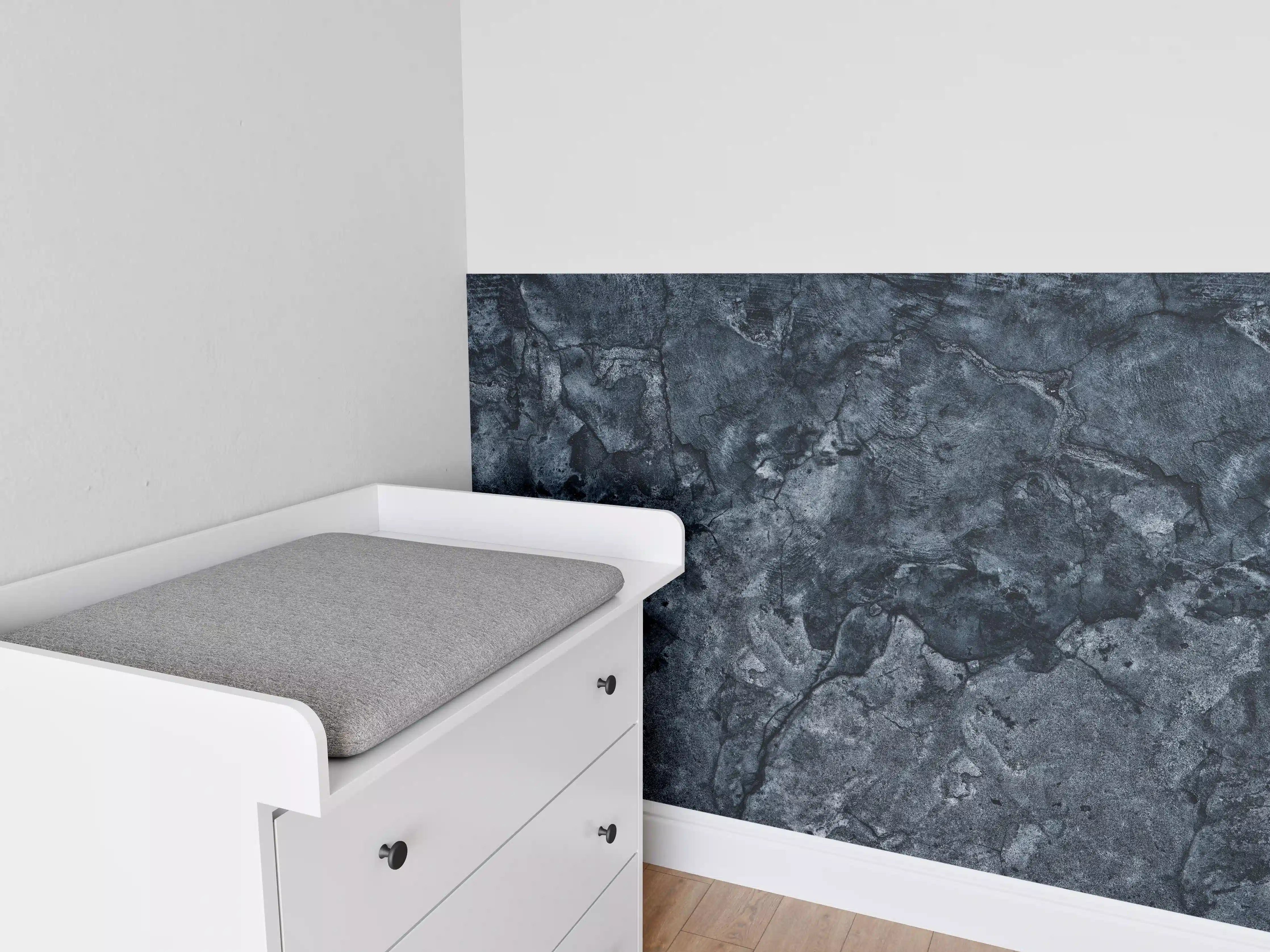Babyzimmer Wandgestaltung - Dunkelblaue beschädigte Betonwand