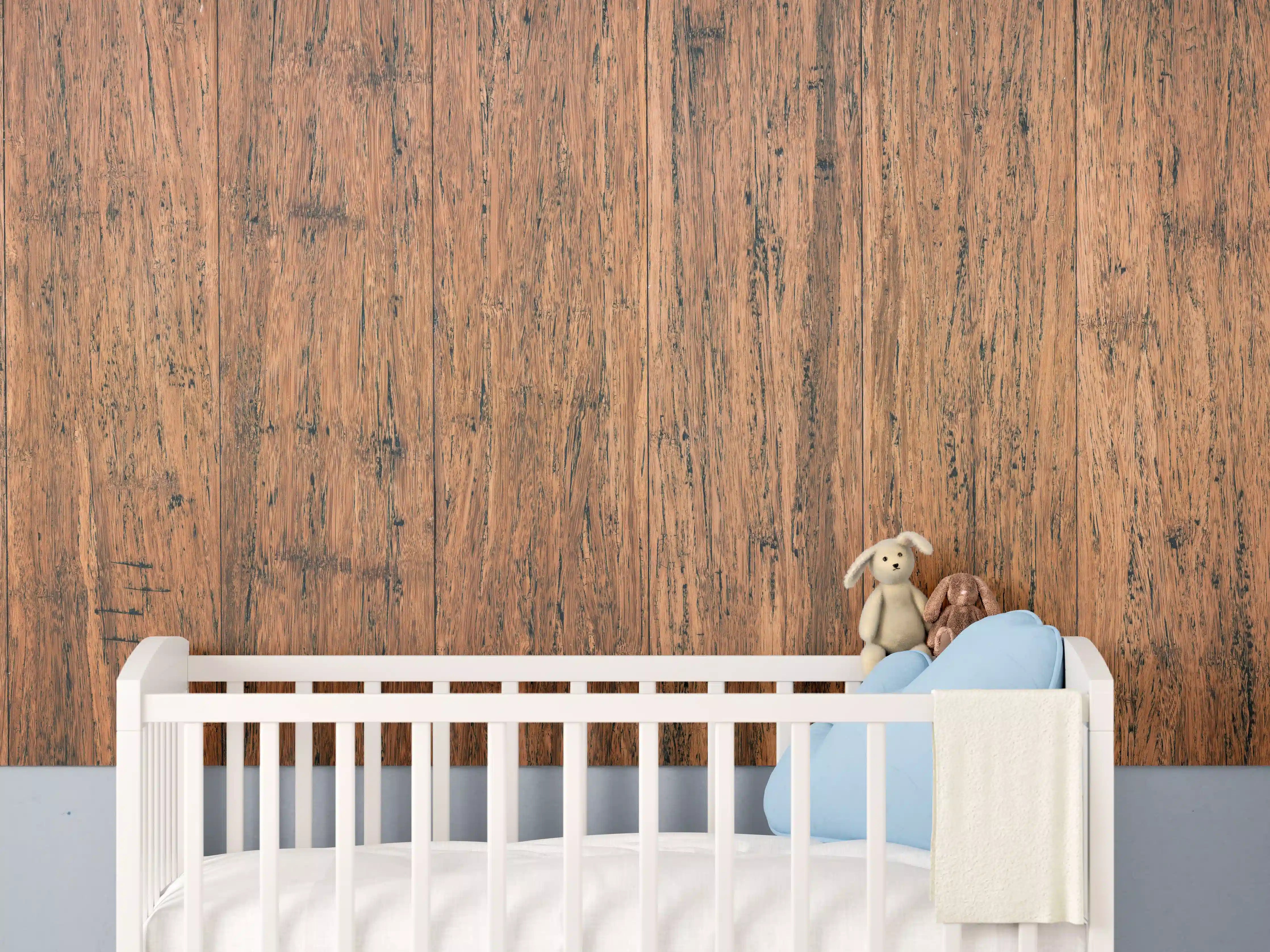 Babyzimmer Wandgestaltung - Dunkelbraunes rustikales Holzbrett