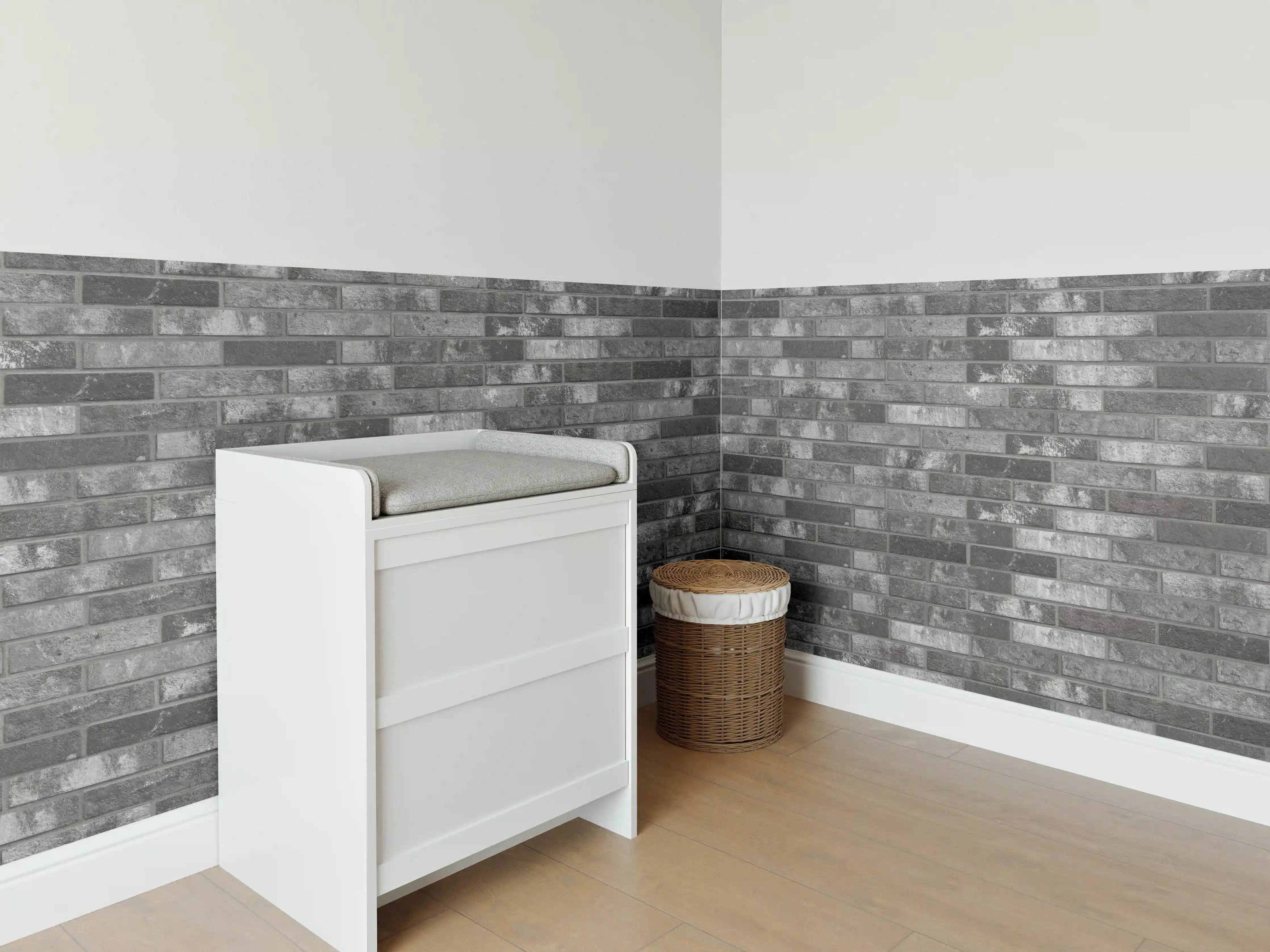 Babyzimmer Wandgestaltung - Dunkelgraue Backsteinmauer