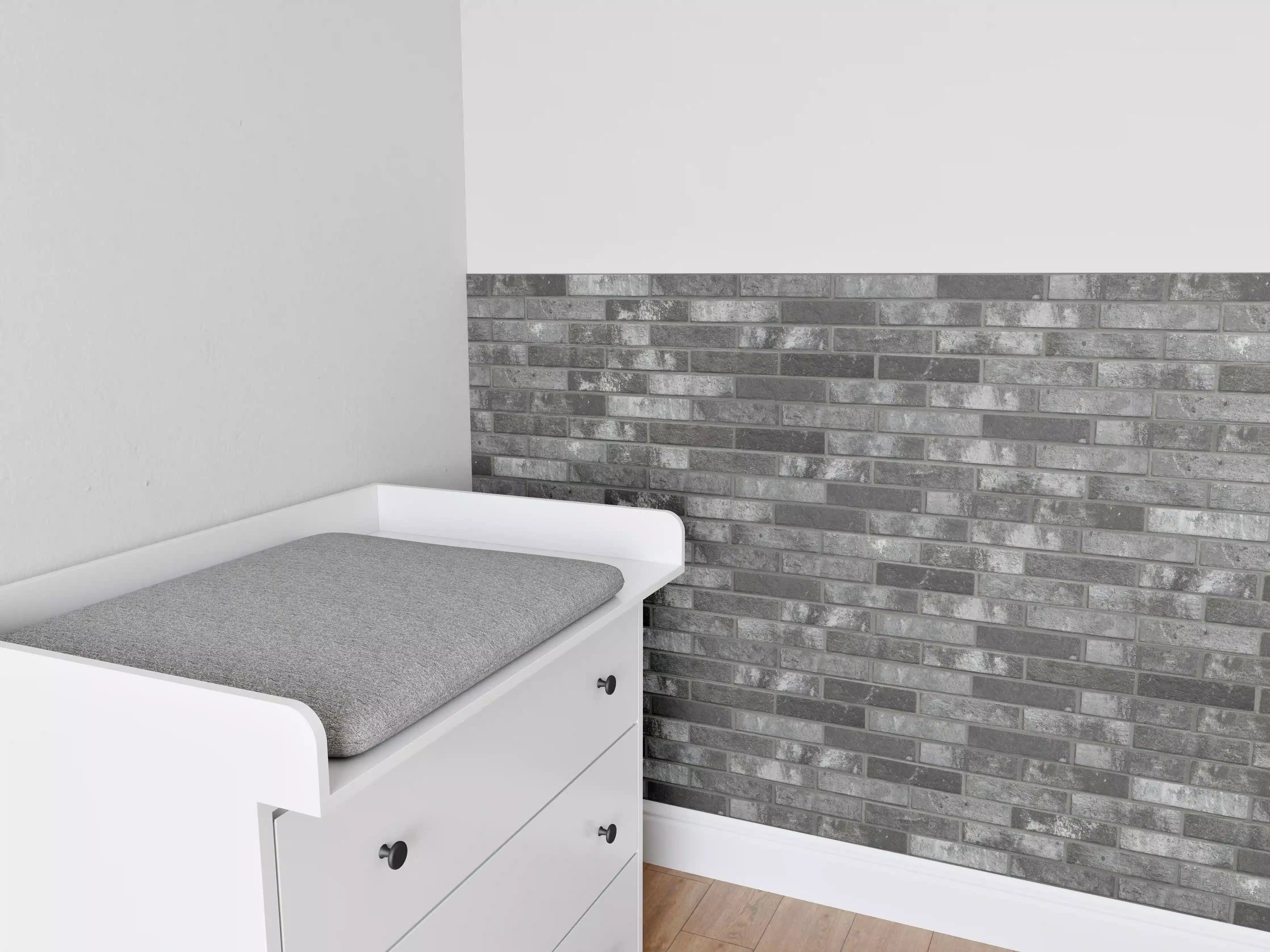 Babyzimmer Wandgestaltung - Dunkelgraue Backsteinmauer