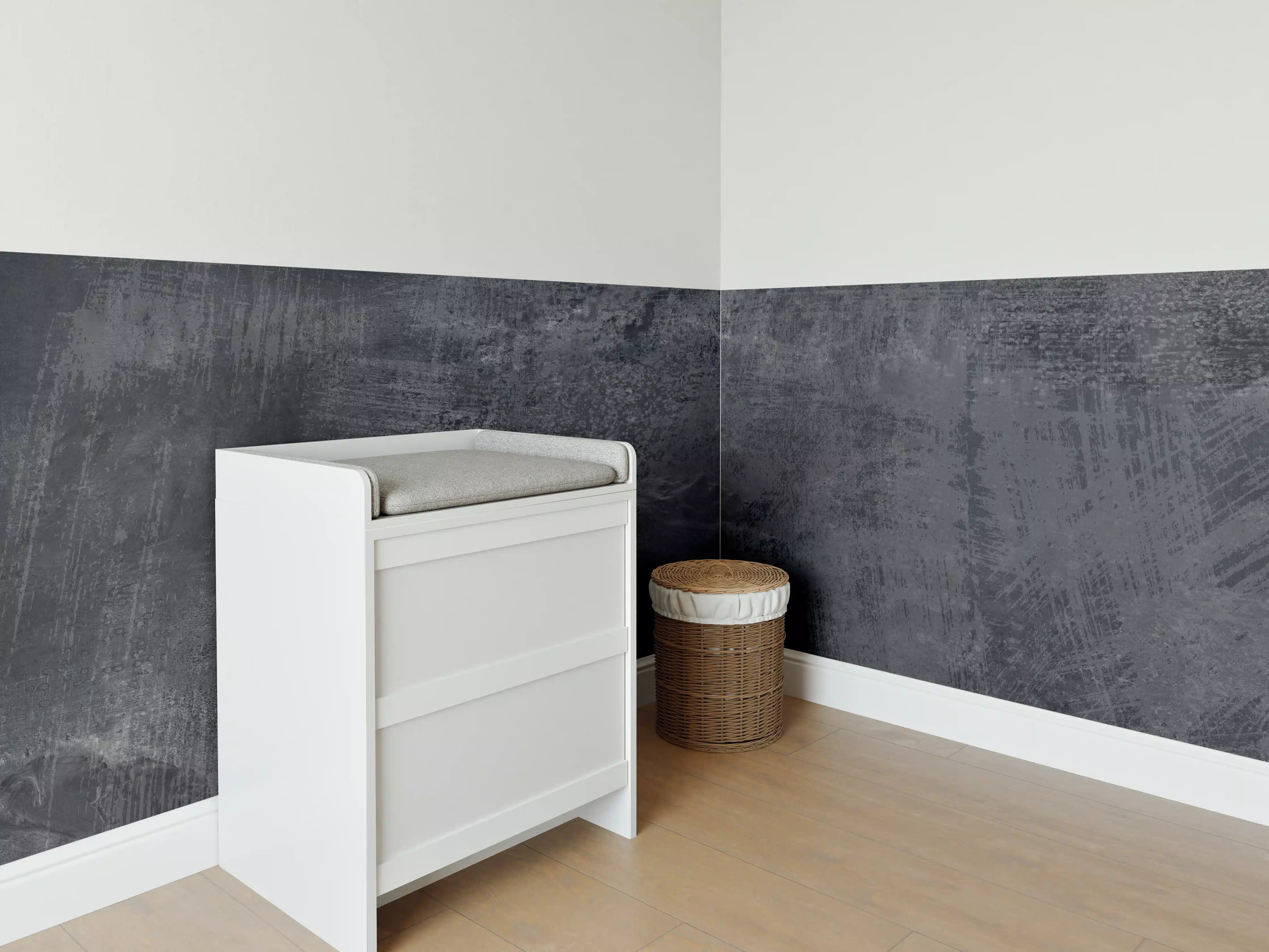 Babyzimmer Wandgestaltung - Dunkelgrauer Zement-Hintergrund