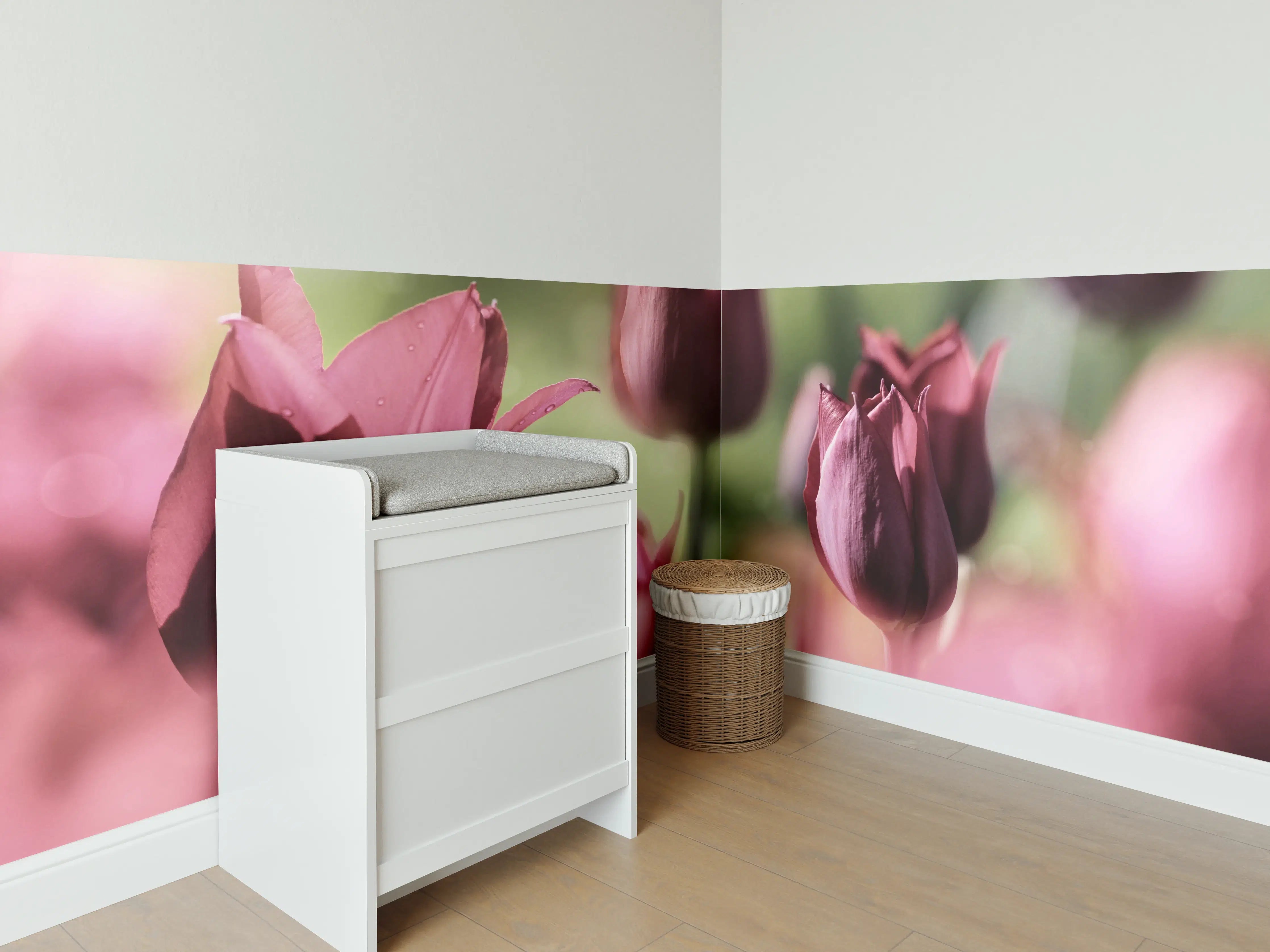 Babyzimmer Wandgestaltung - Dunkelrosa Tulpen