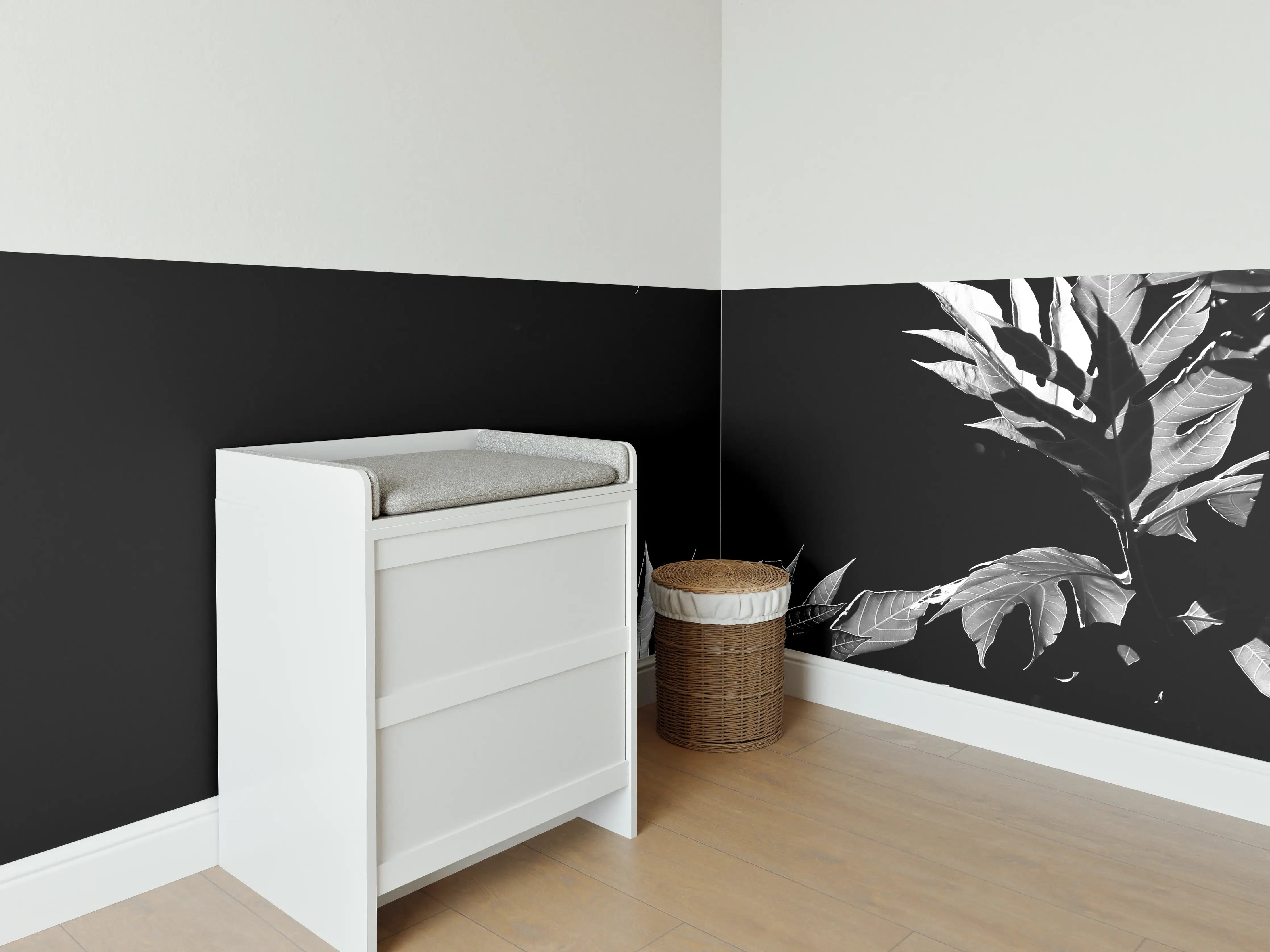 Babyzimmer Wandgestaltung - Dunkle Blattkontraste