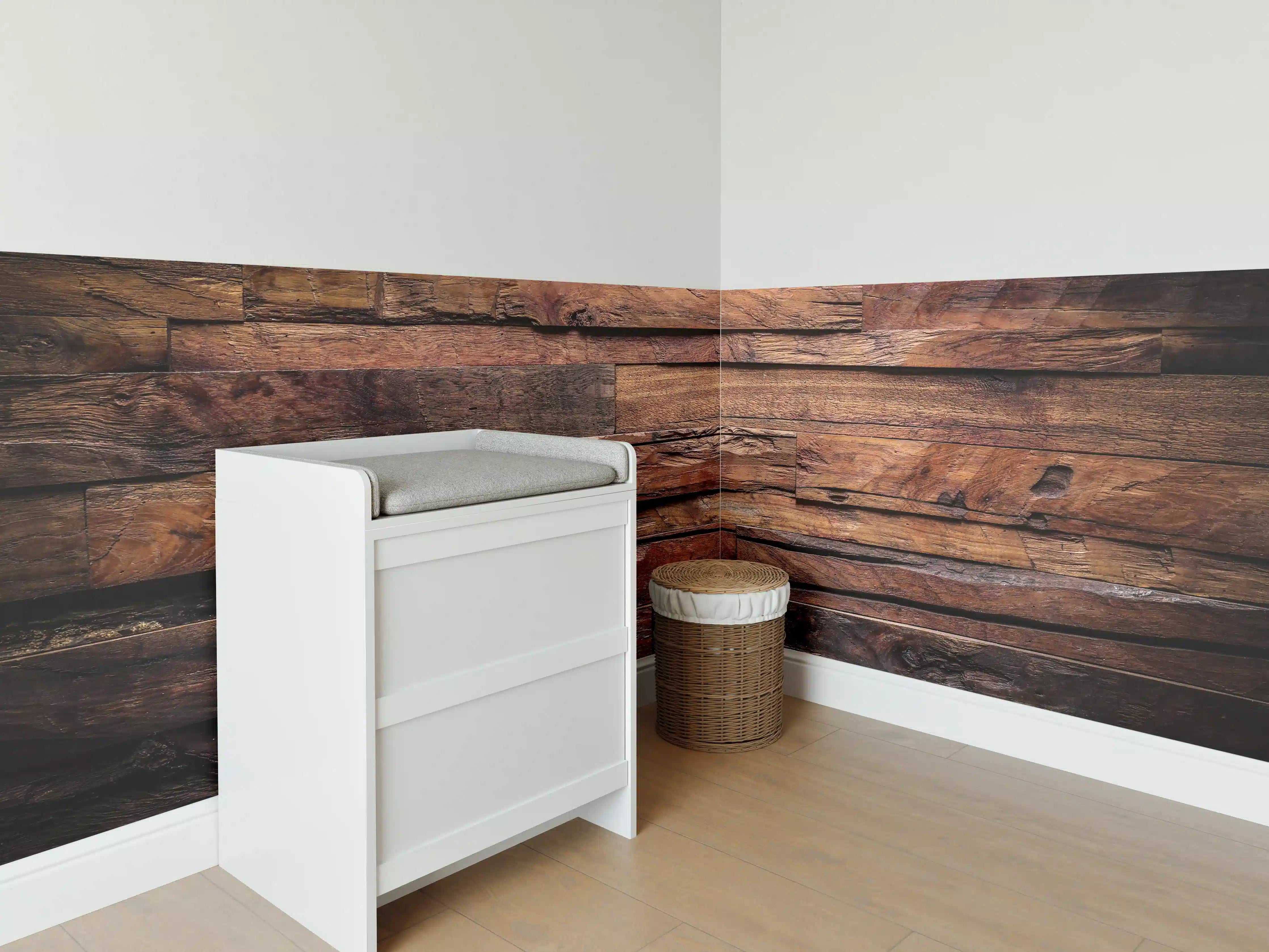 Babyzimmer Wandgestaltung - Dunkle Holztextur