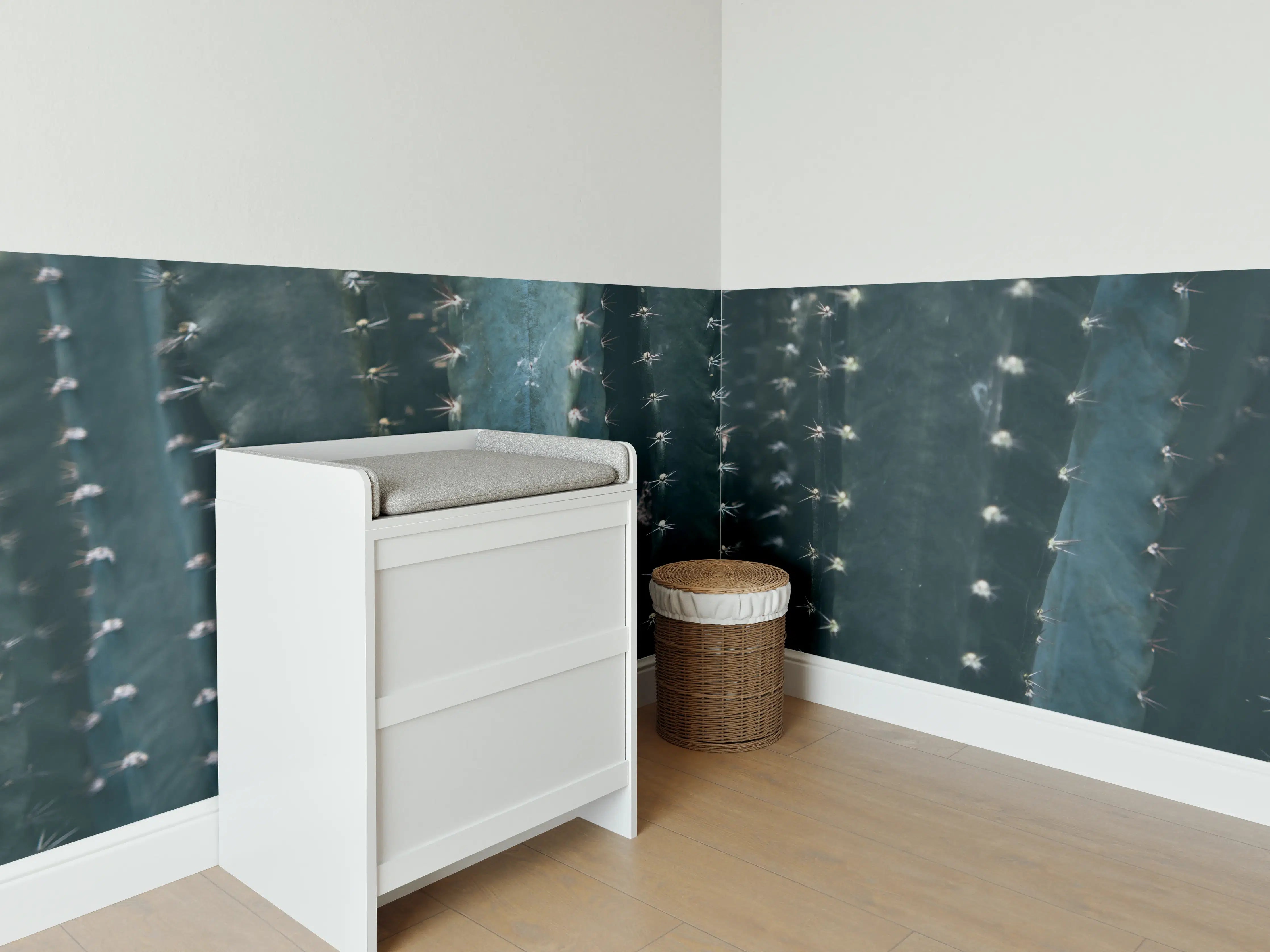 Babyzimmer Wandgestaltung - Dunkle Kaktus-Wand mit Stacheln