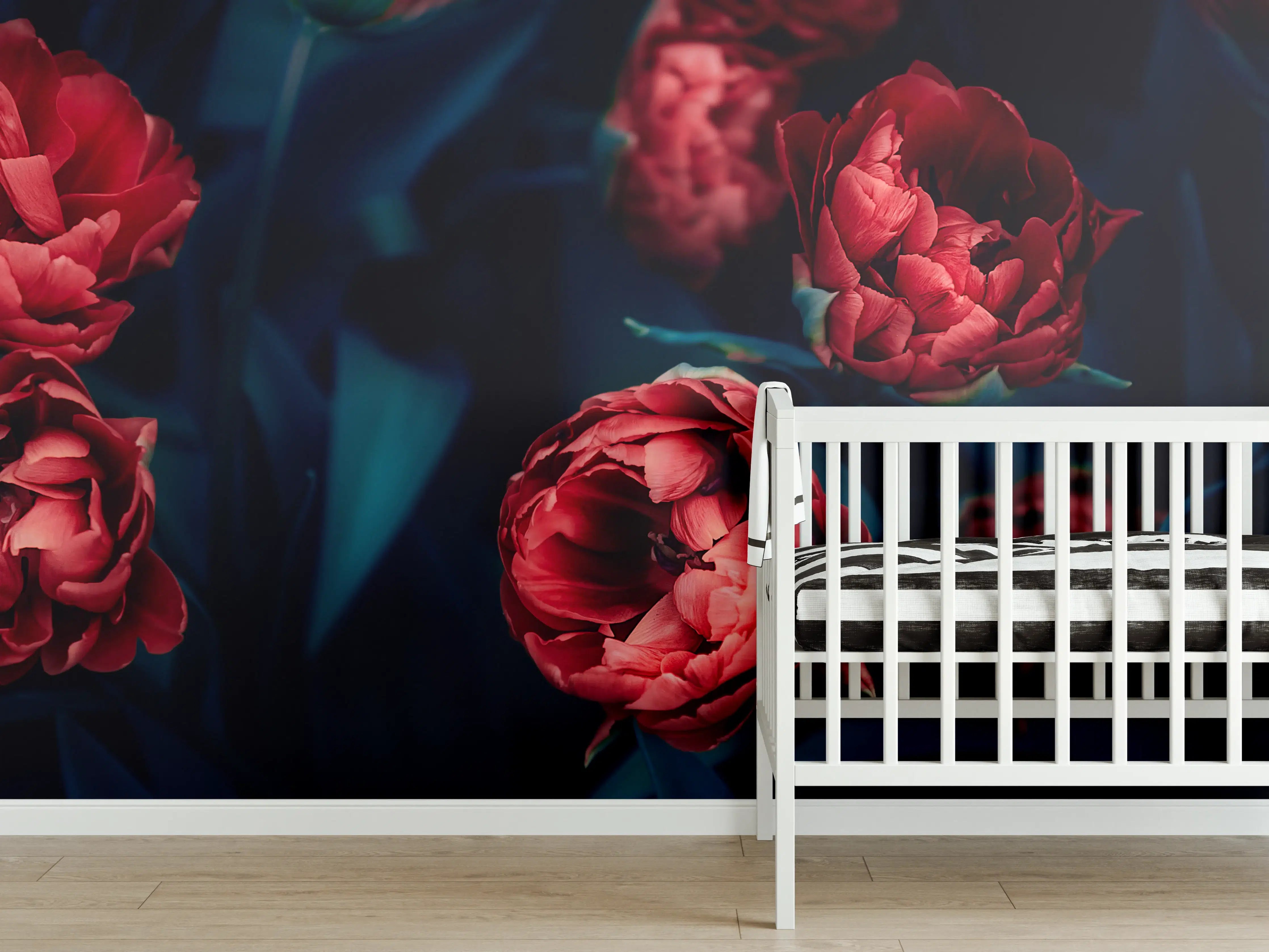 Babyzimmer Wandgestaltung - Dunkle Rot und Blau-Töne Blumenmuster