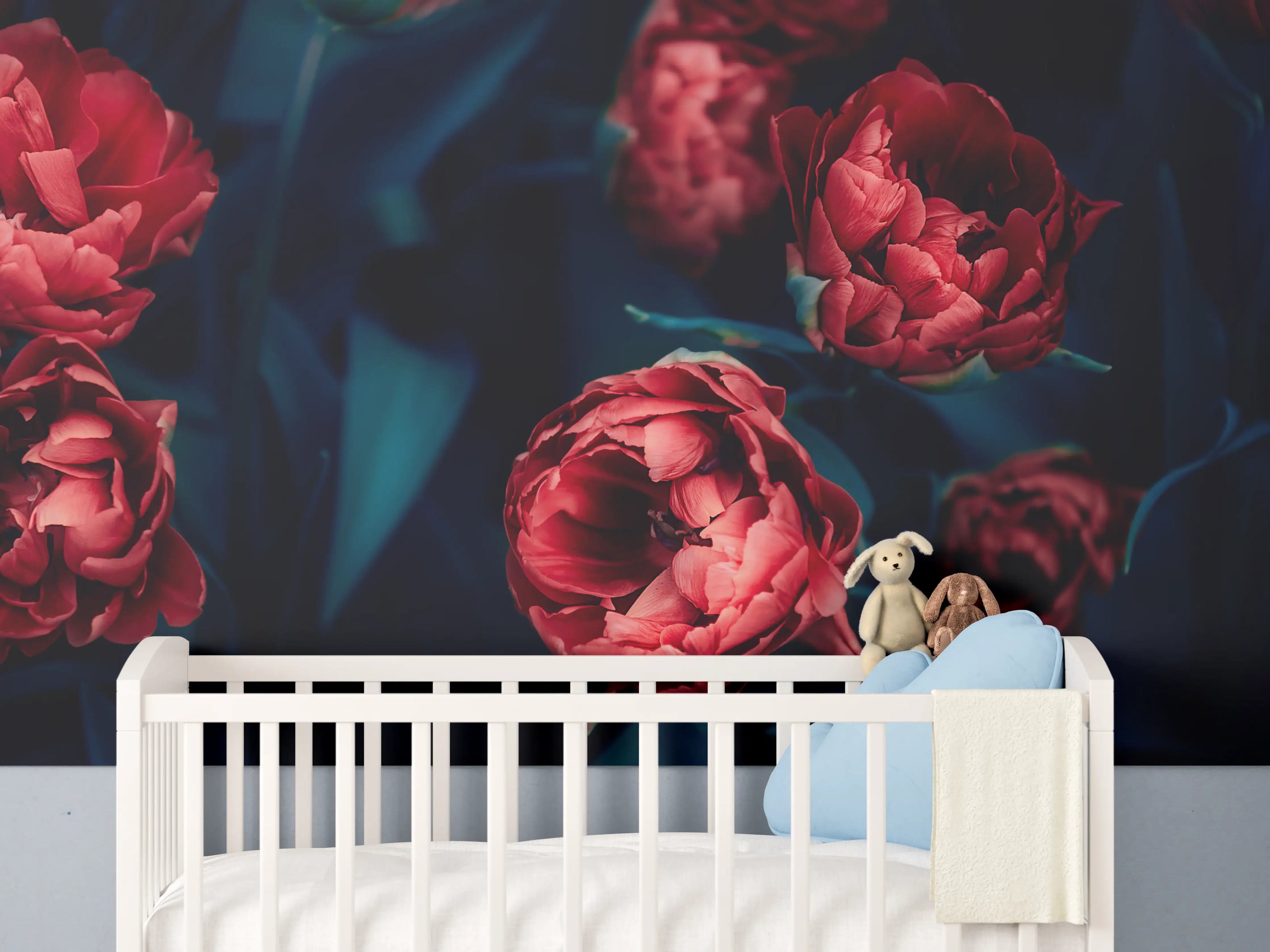Babyzimmer Wandgestaltung - Dunkle Rot und Blau-Töne Blumenmuster