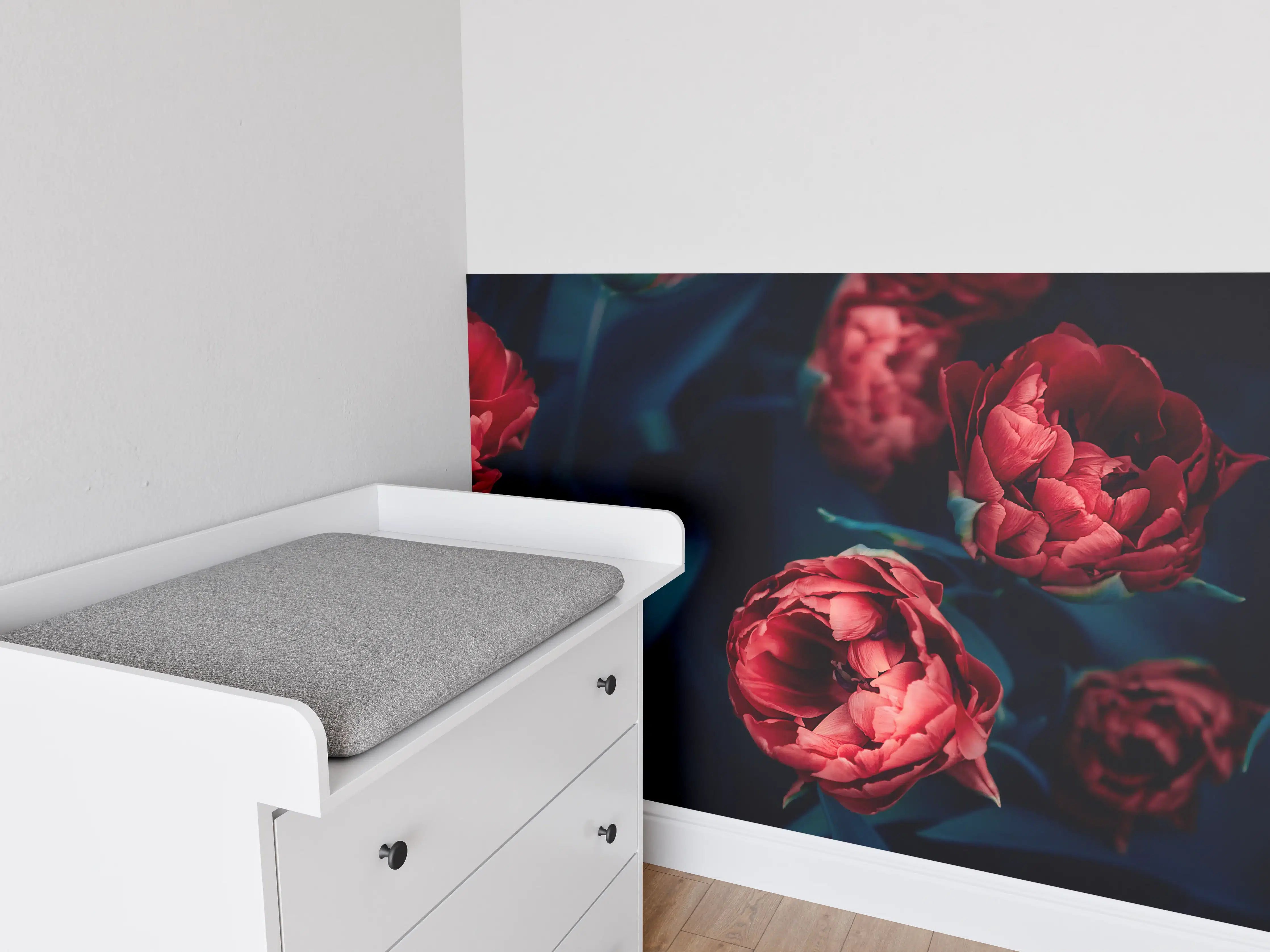 Babyzimmer Wandgestaltung - Dunkle Rot und Blau-Töne Blumenmuster