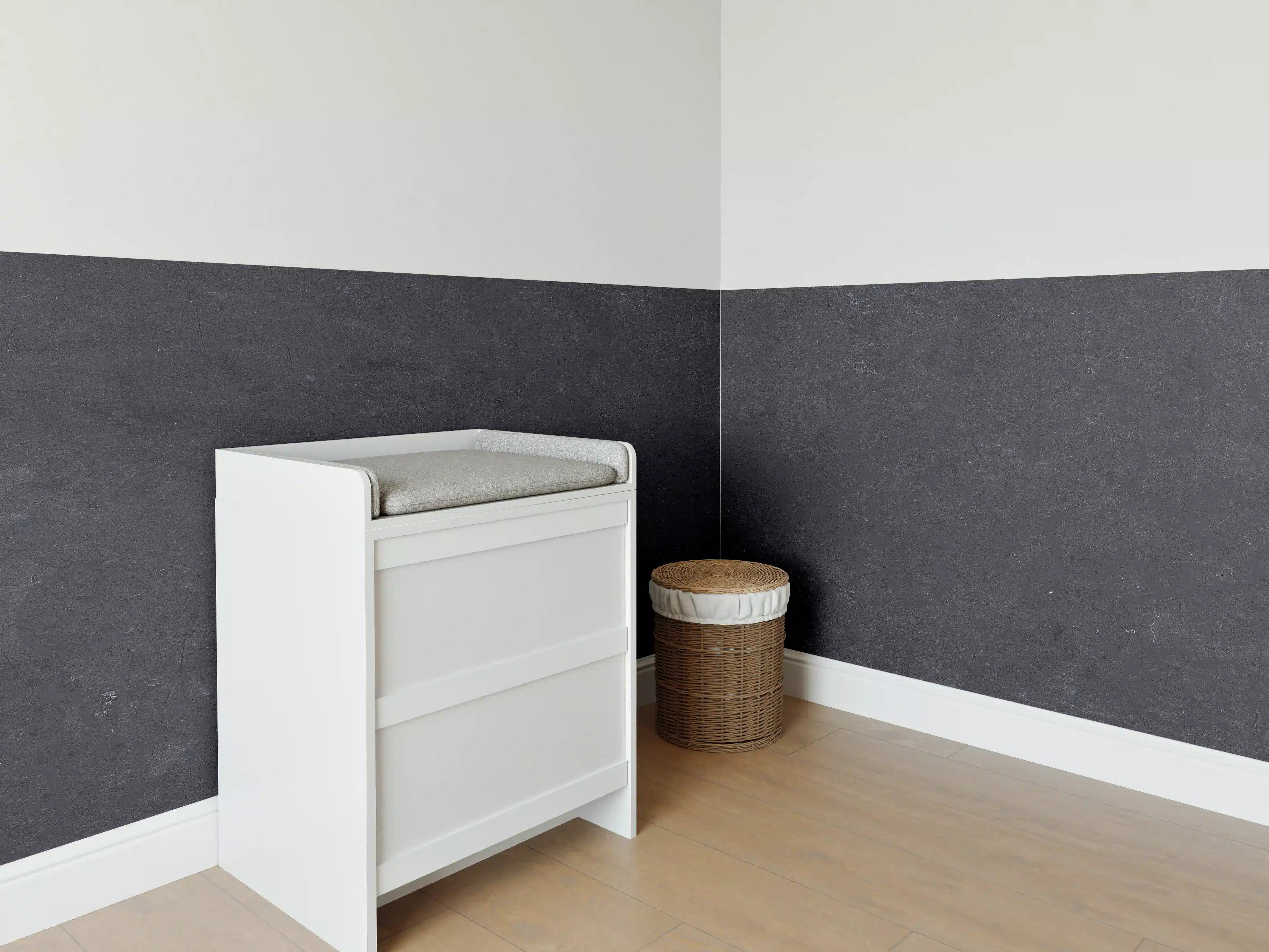 Babyzimmer Wandgestaltung - Dunkle Stein- oder Schieferwand