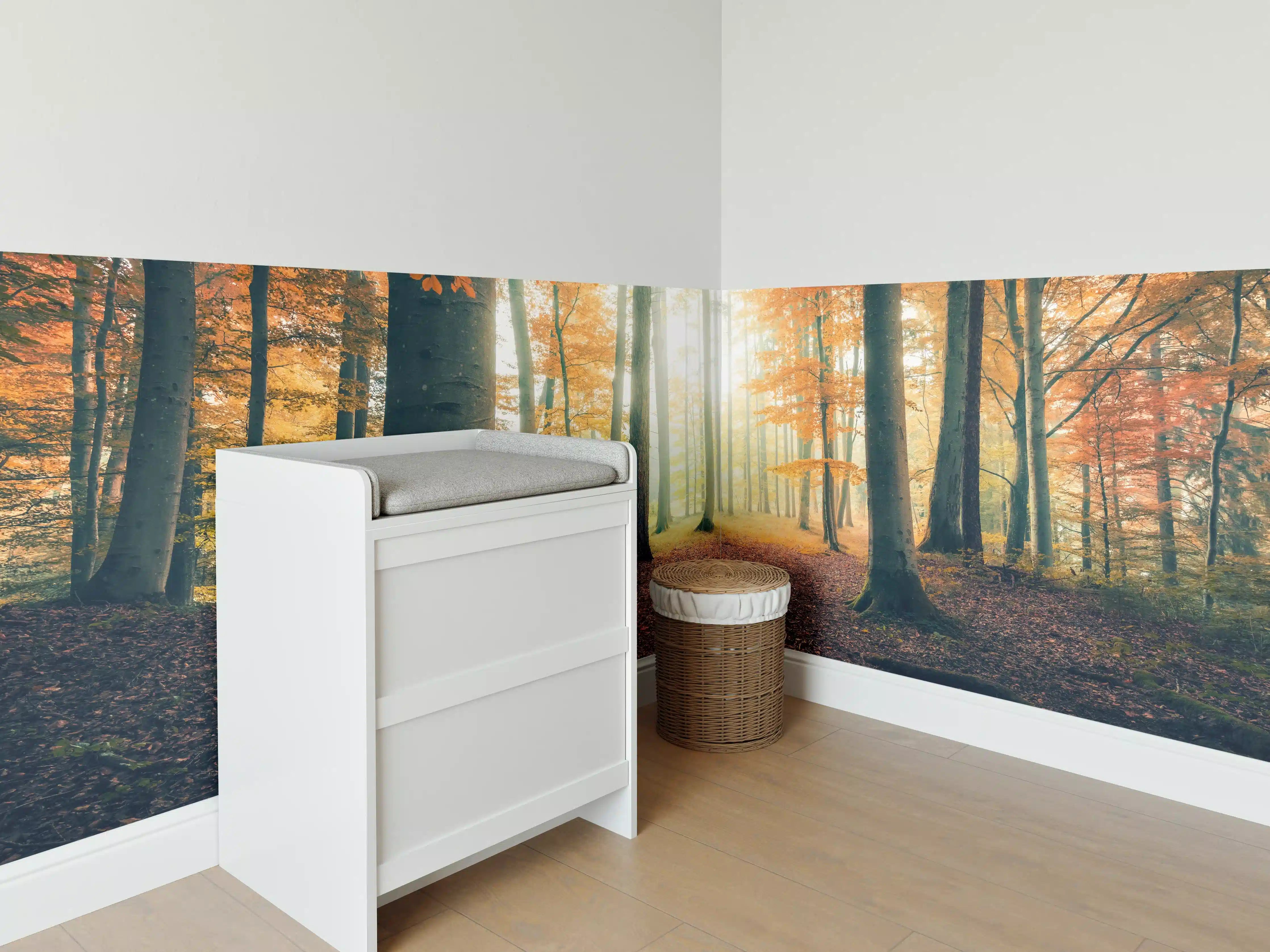 Babyzimmer Wandgestaltung - Dunkler Wald im Herbst
