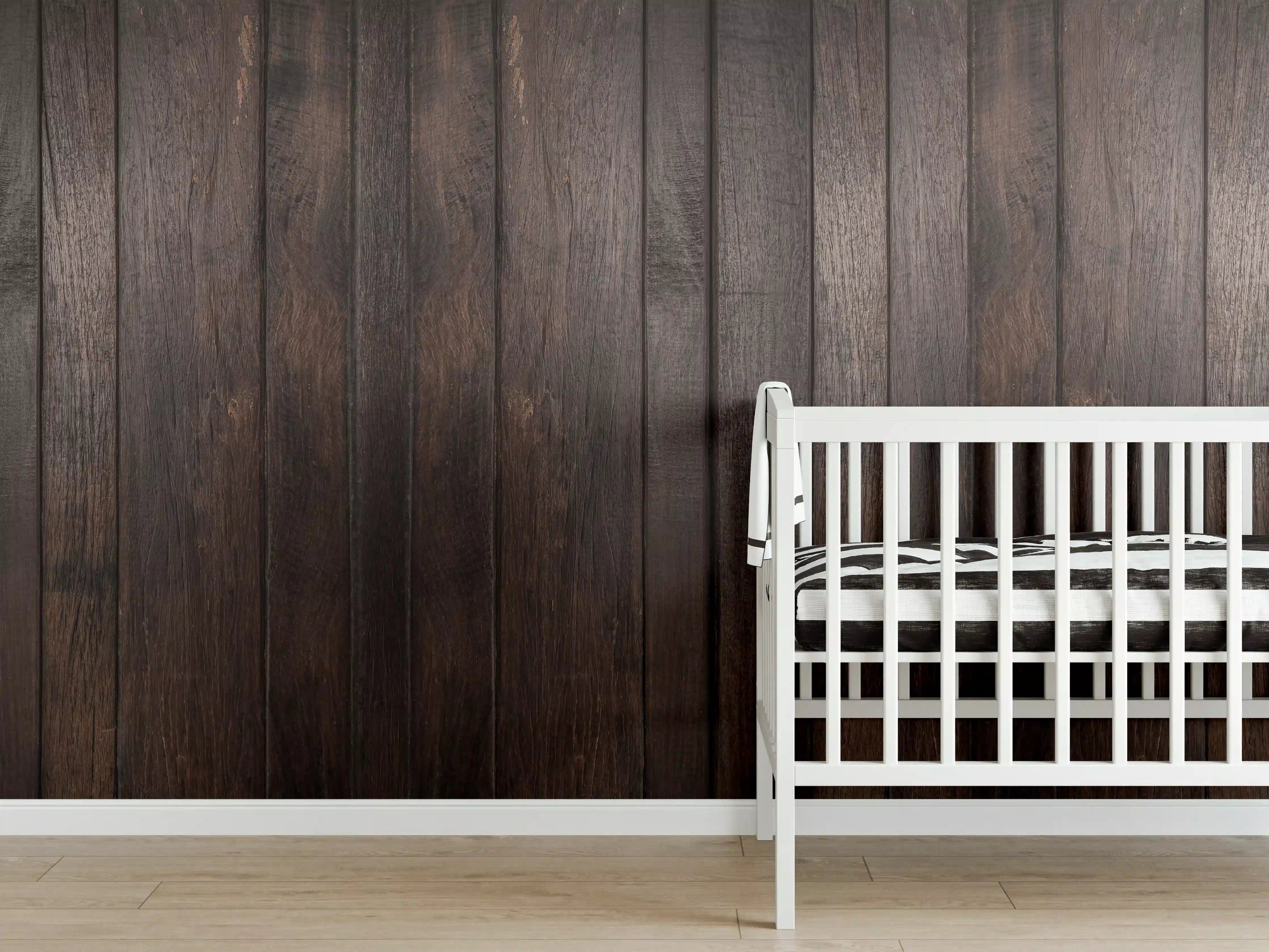Babyzimmer Wandgestaltung - Dunkles glasiertes Holz