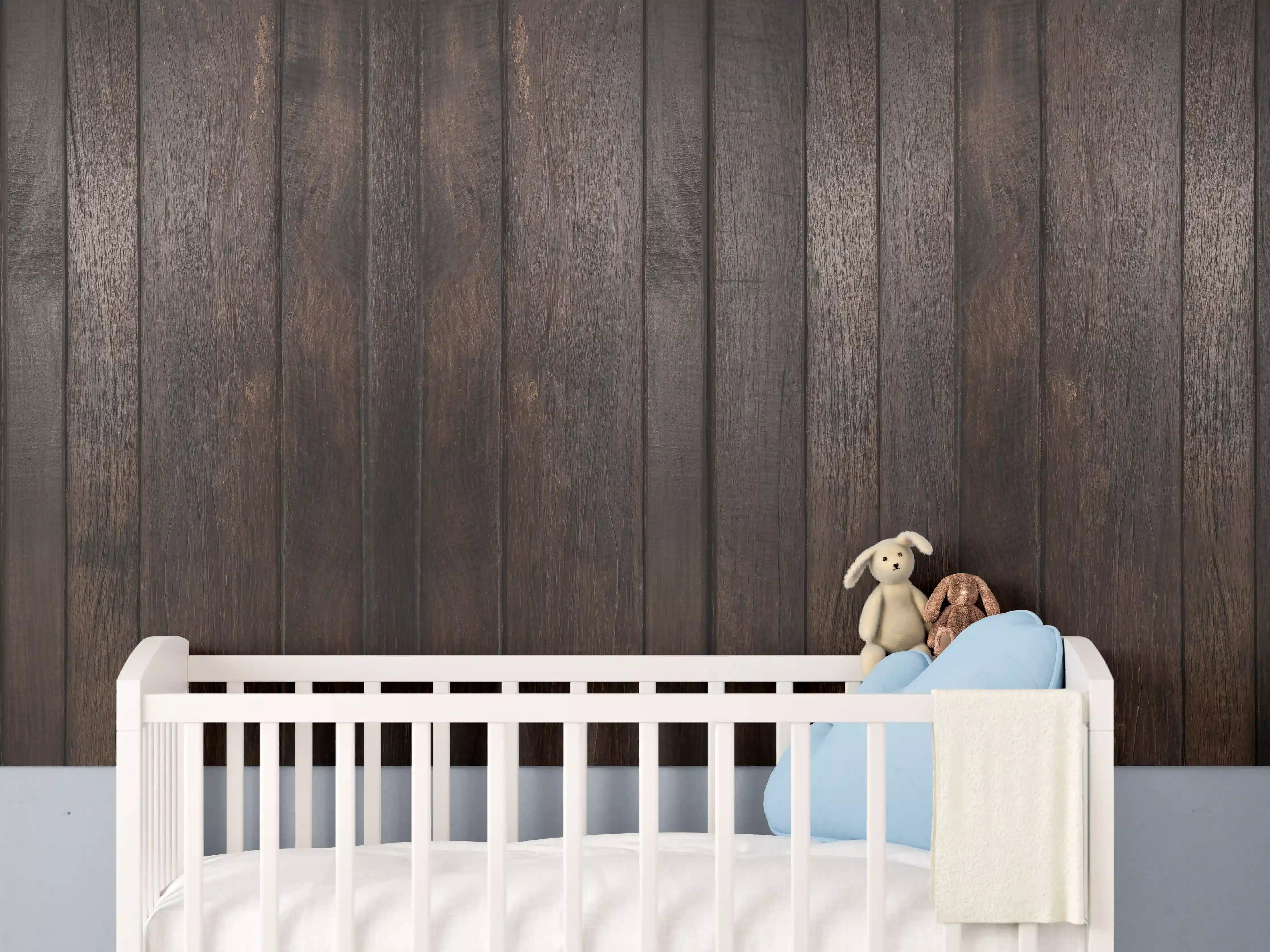 Babyzimmer Wandgestaltung - Dunkles glasiertes Holz