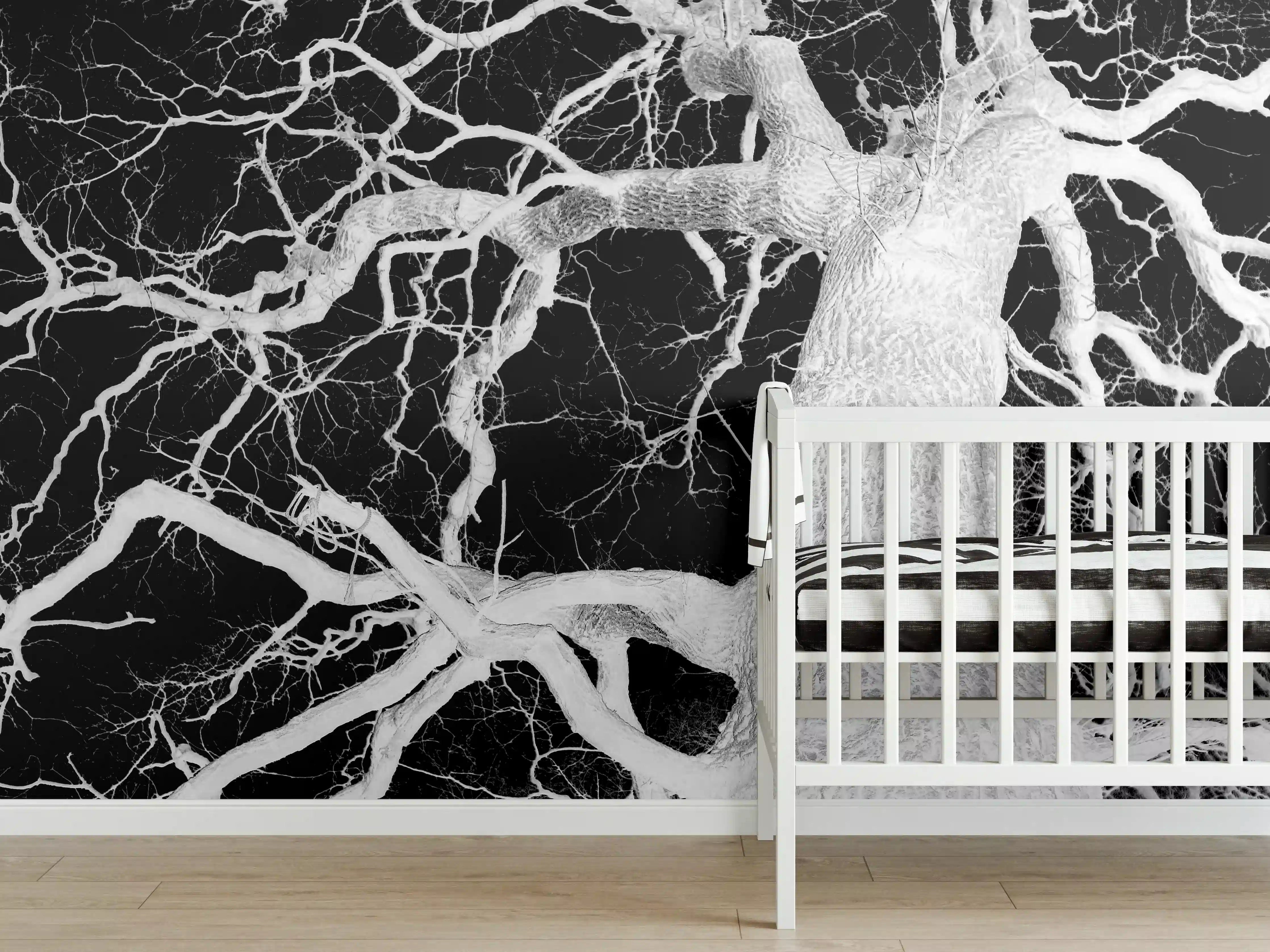 Babyzimmer Wandgestaltung - Eichenbaum schwarz, weiß im Winter
