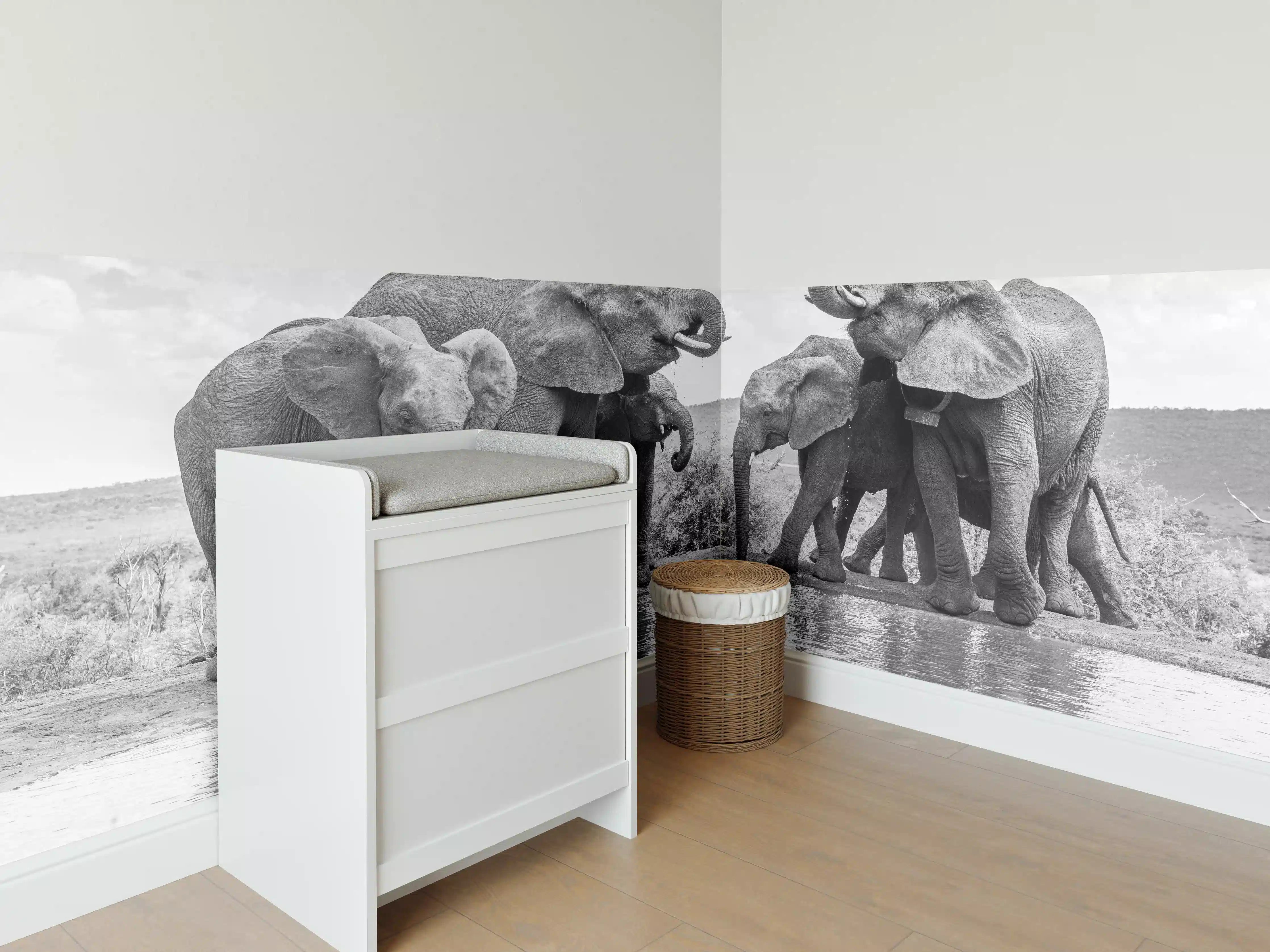 Babyzimmer Wandgestaltung - Elefanten an der Wasserstelle
