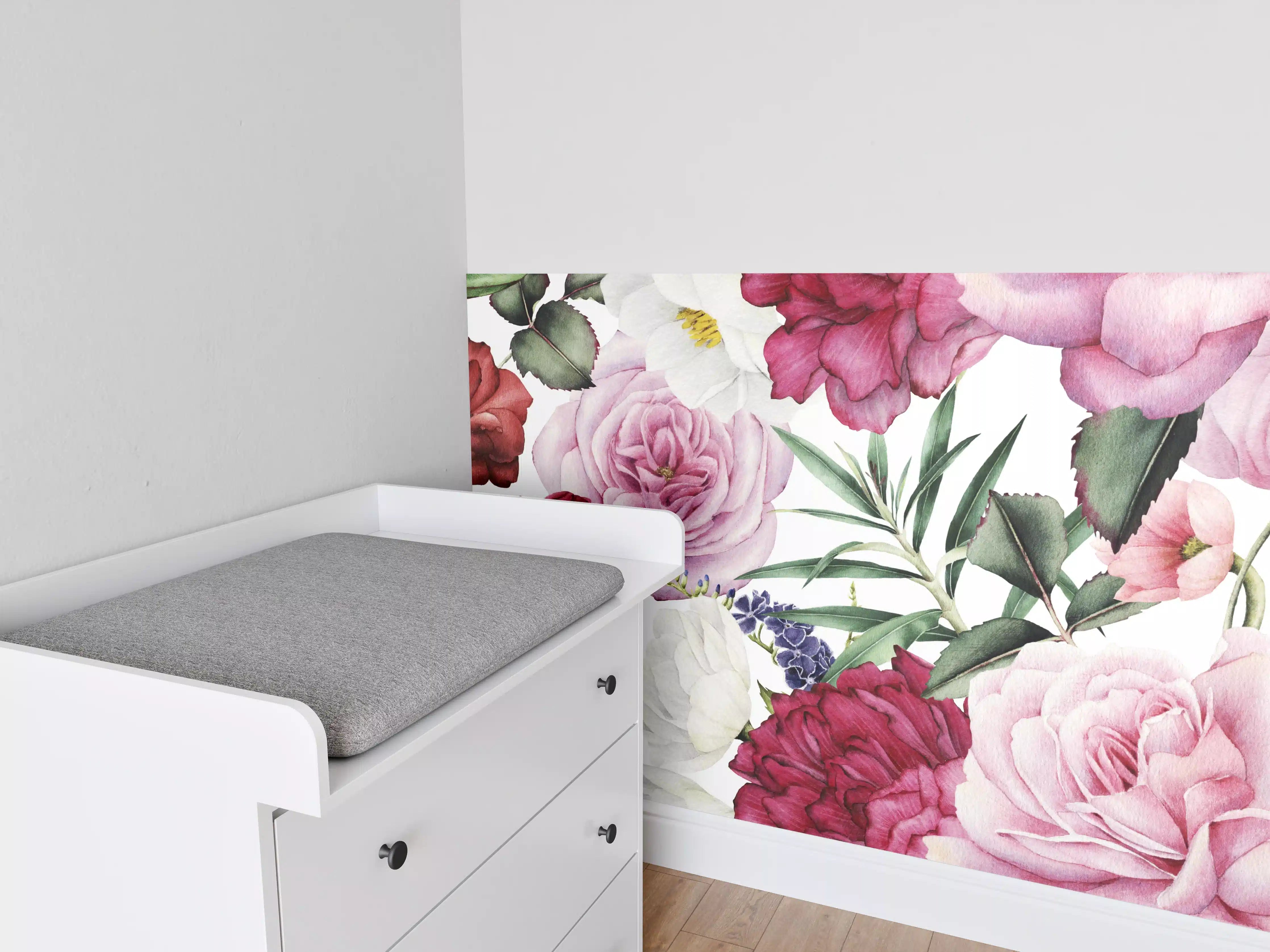 Babyzimmer Wandgestaltung - Elegante Blumenmuster in Rosa und Rot