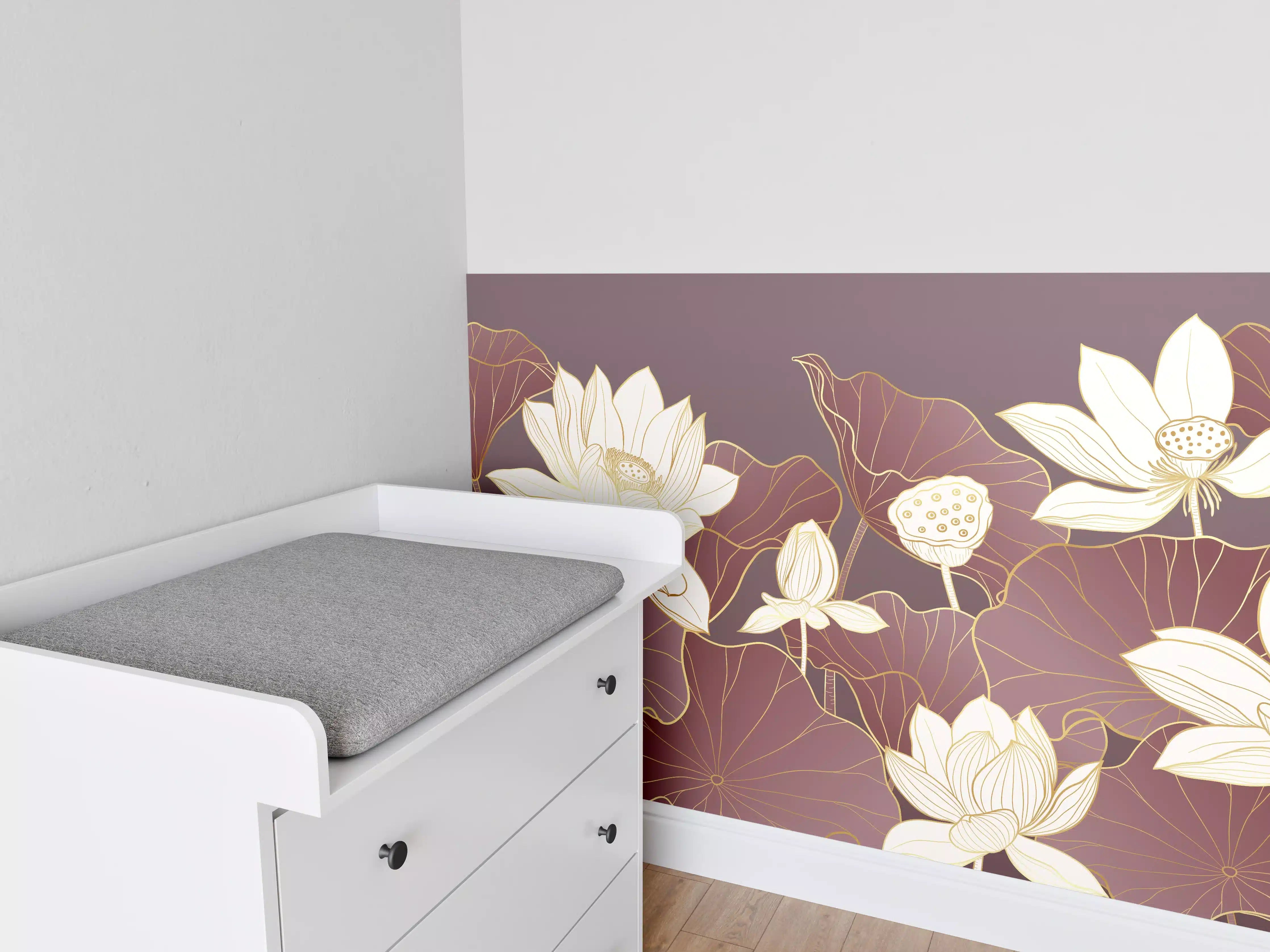 Babyzimmer Wandgestaltung - Elegante Lotusblumen auf goldigem Hintergrund