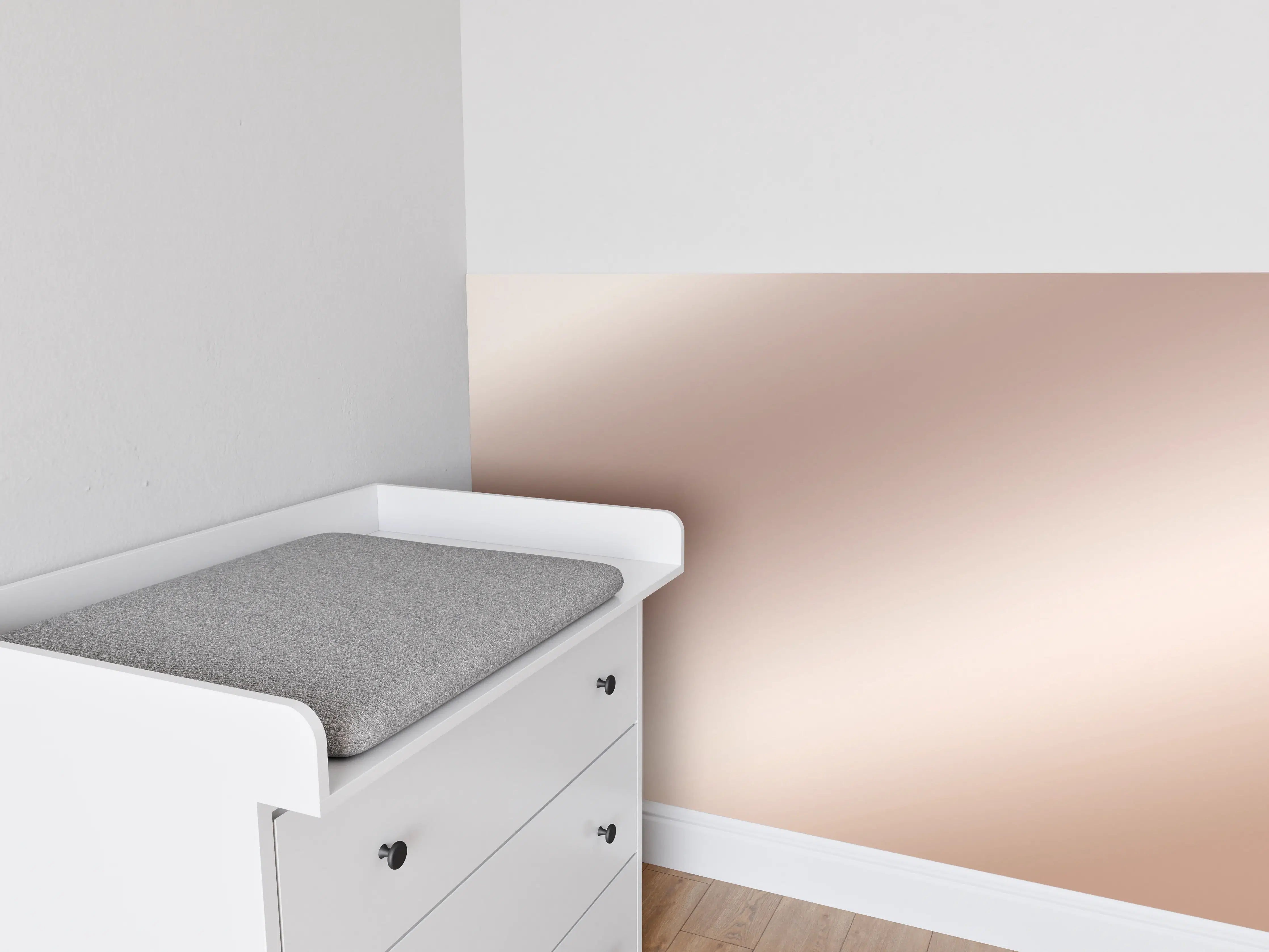 Babyzimmer Wandgestaltung - Elegante Metallic-Bronze Wand
