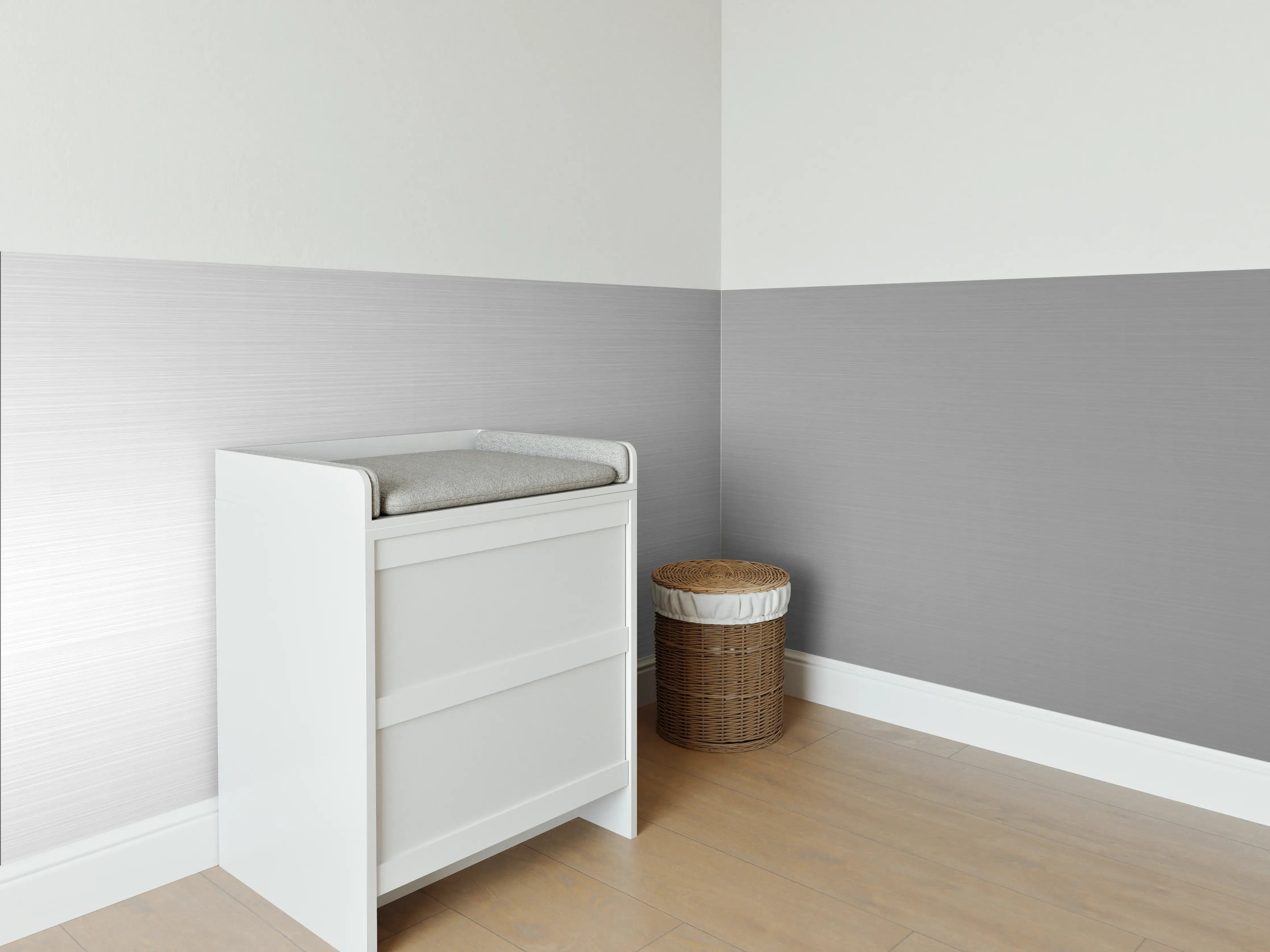 Babyzimmer Wandgestaltung - Elegante Silber-Metalltextur