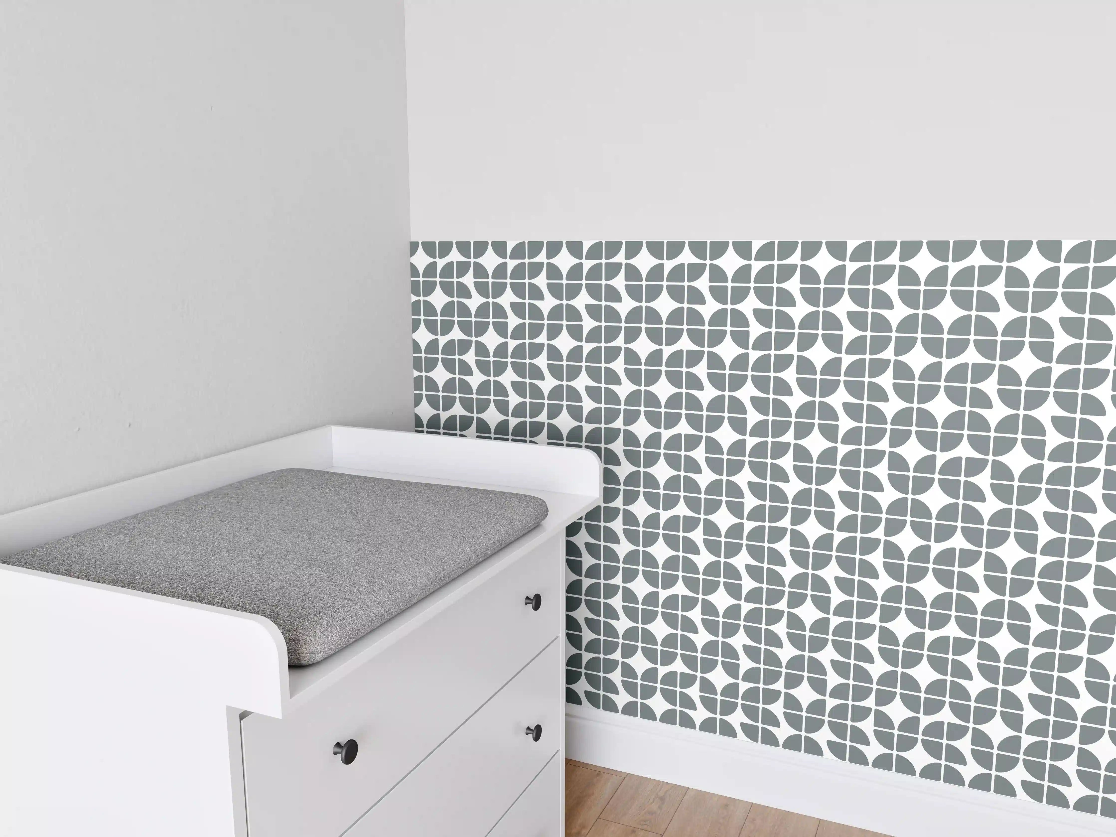 Babyzimmer Wandgestaltung - Elegante Weiß-Grau-Marmor-Optik mit sanften Graunuancen