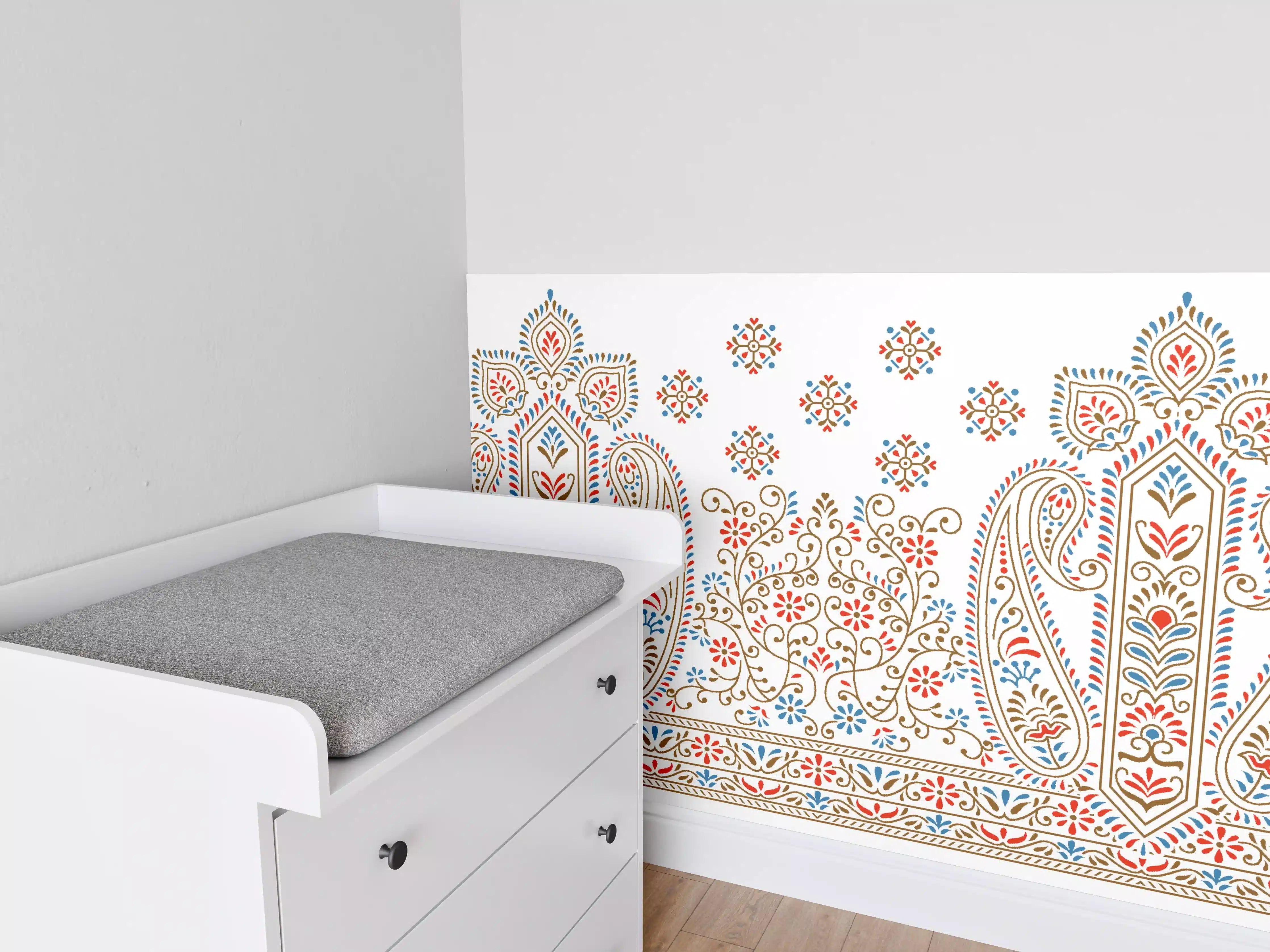 Babyzimmer Wandgestaltung - Elegante türkische Fliesenmuster in sanften Farben