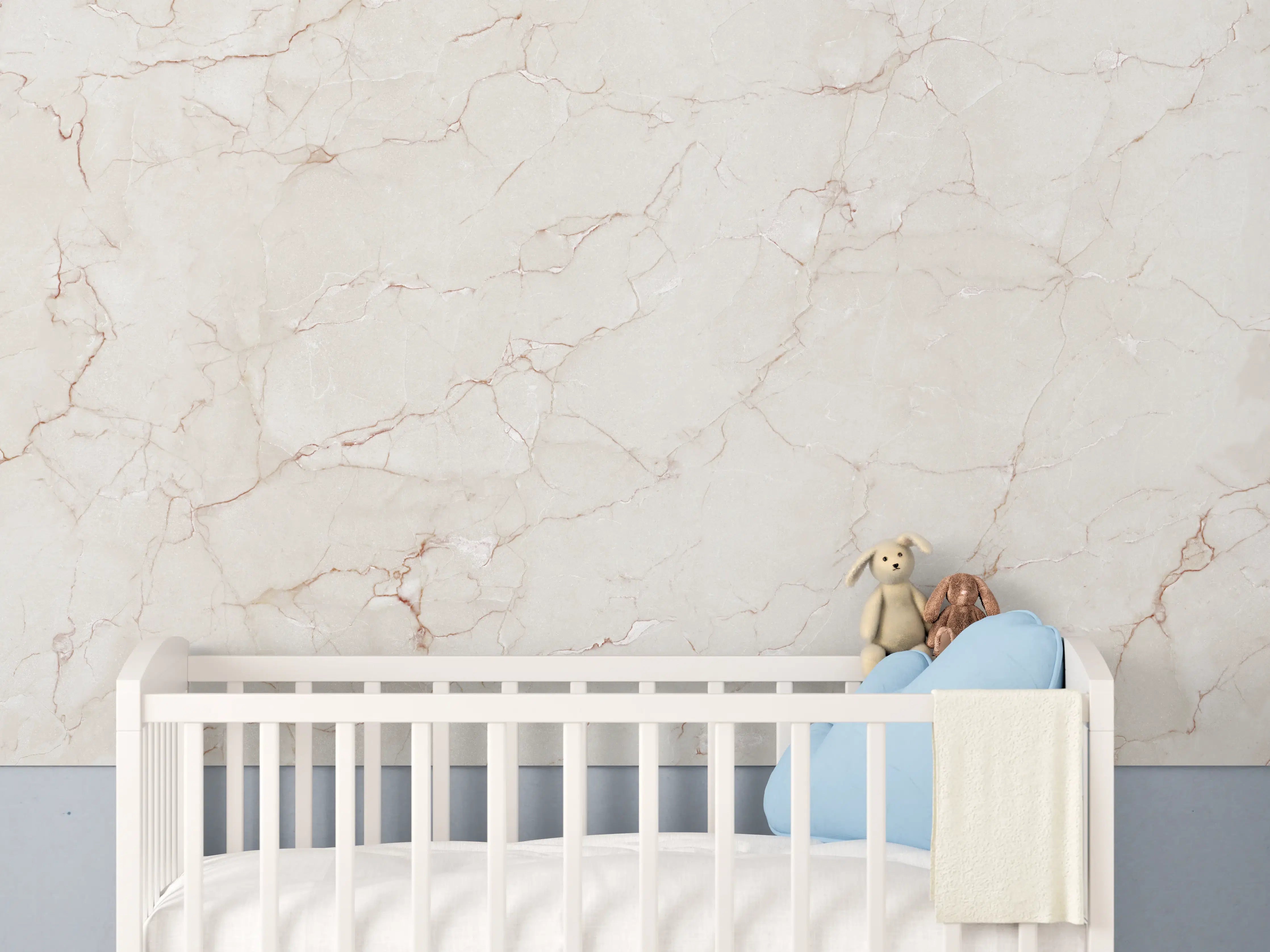 Babyzimmer Wandgestaltung - Elegante weiße Marmortextur mit feinen Rissen