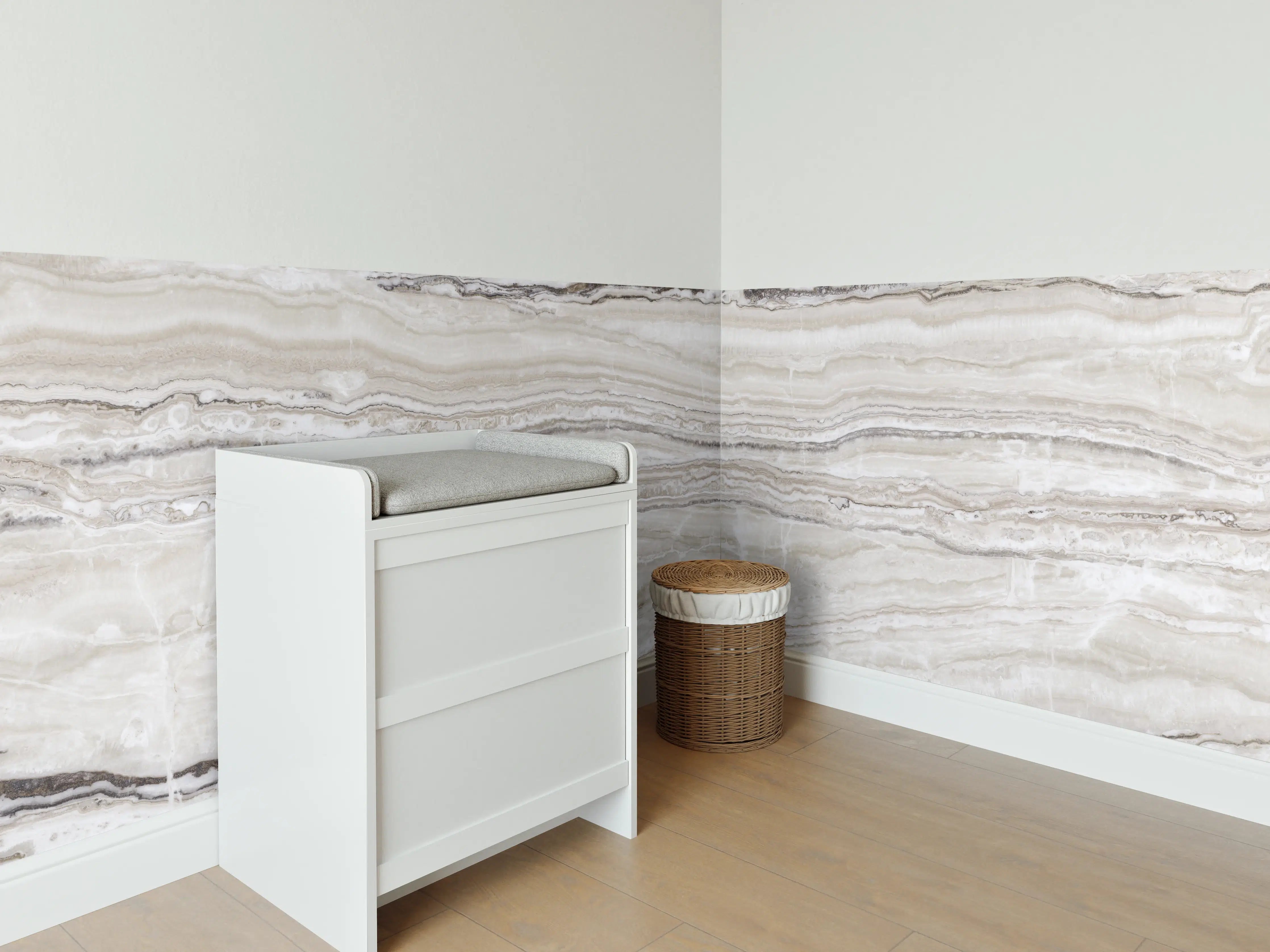 Babyzimmer Wandgestaltung - Eleganter Grau-Weiß-Marmor