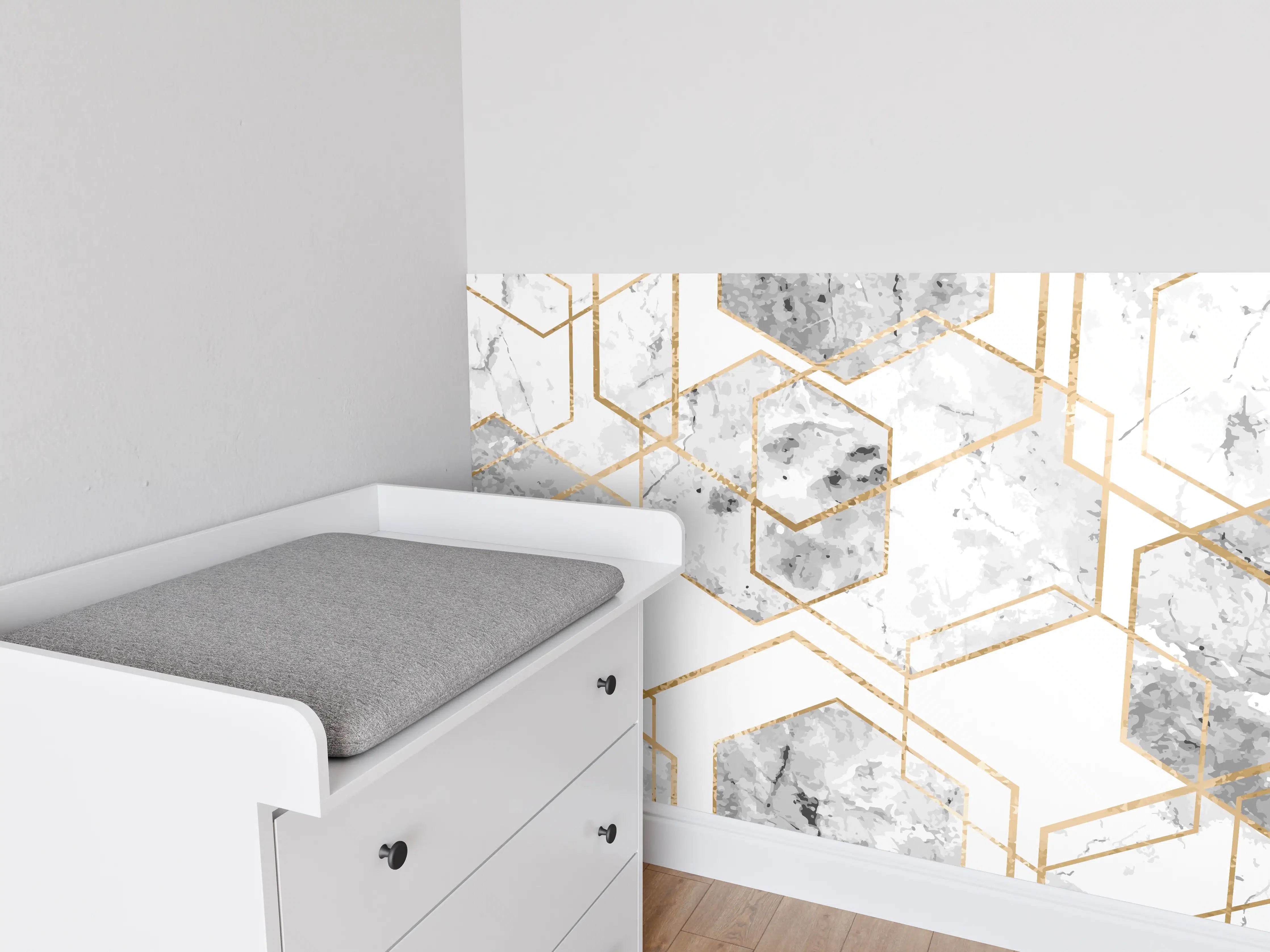 Babyzimmer Wandgestaltung - Eleganter Weiß-Gold Marmor-Look