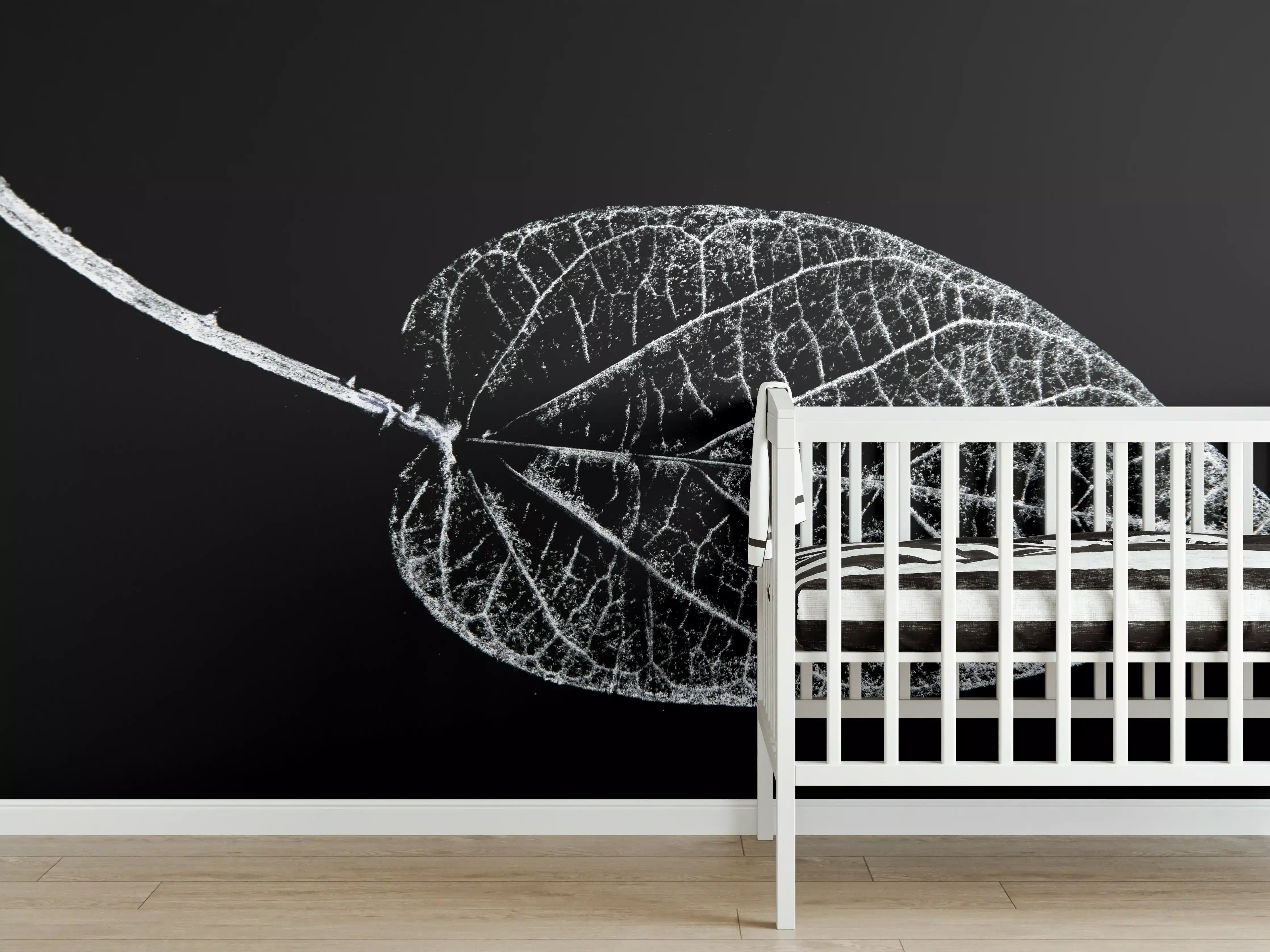 Babyzimmer Wandgestaltung - Elegantes Schwarz-Weiß Laubblatt