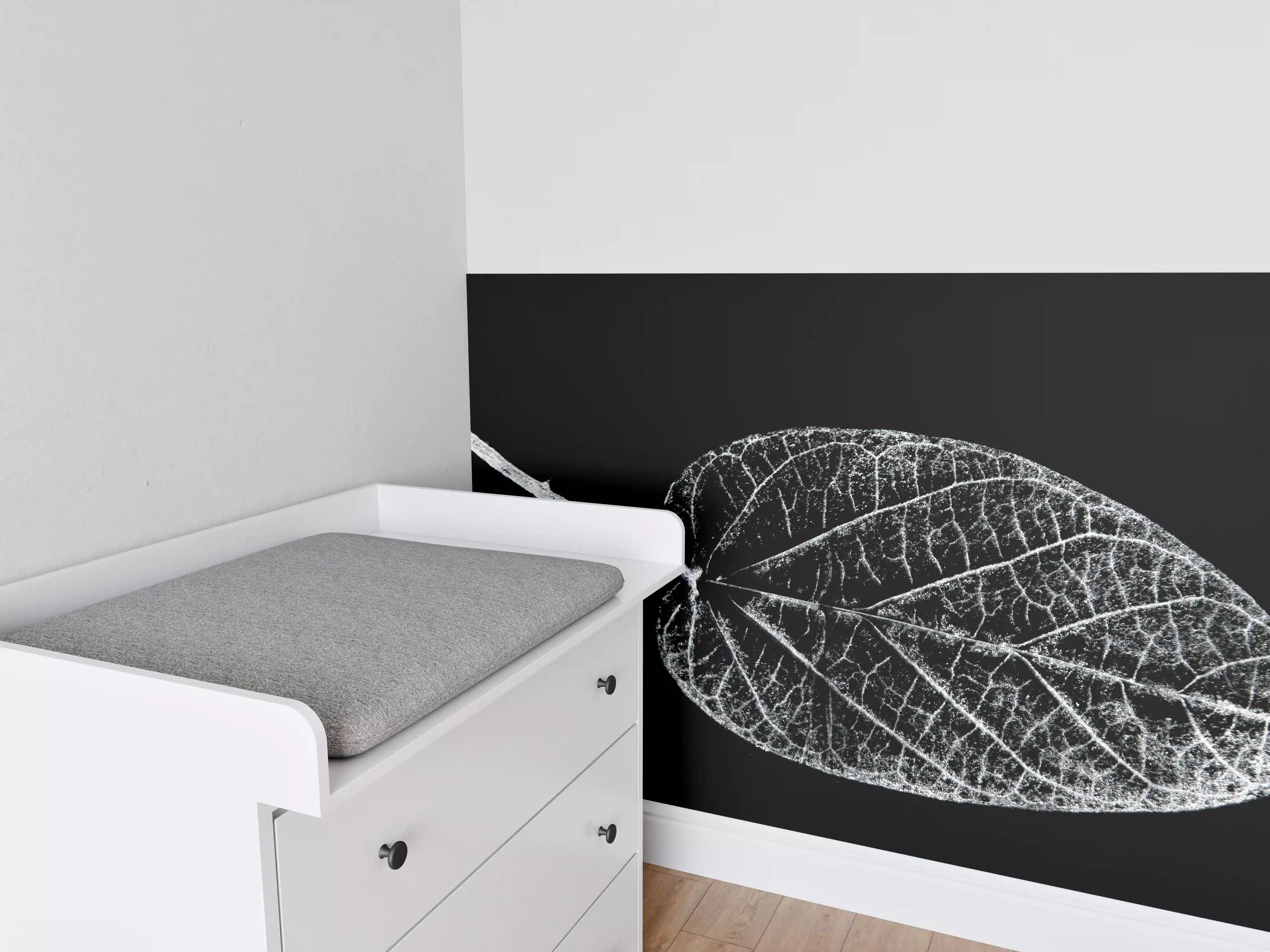 Babyzimmer Wandgestaltung - Elegantes Schwarz-Weiß Laubblatt