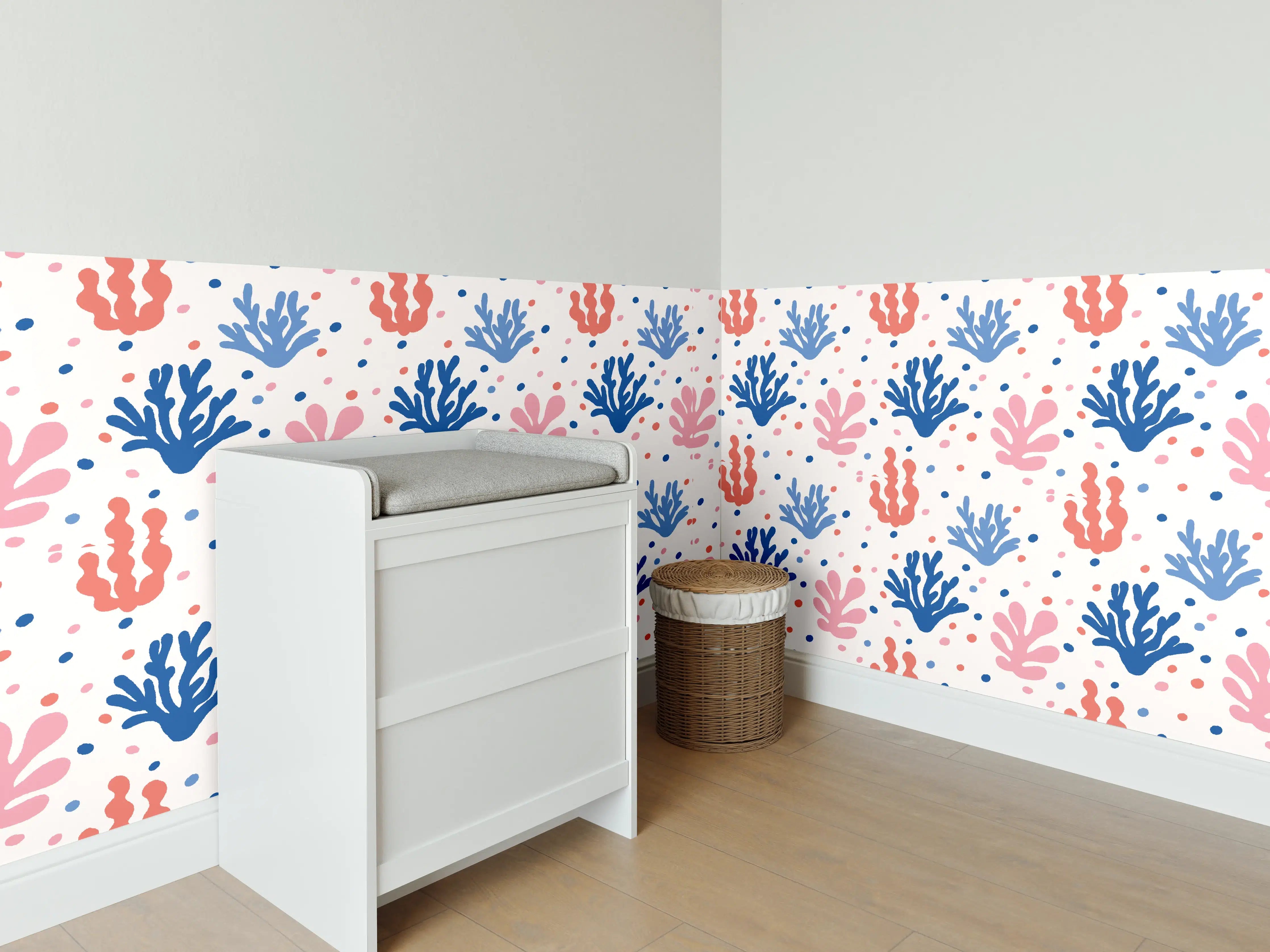 Babyzimmer Wandgestaltung - Exotisches Korallen-Design in Blau und Rosa