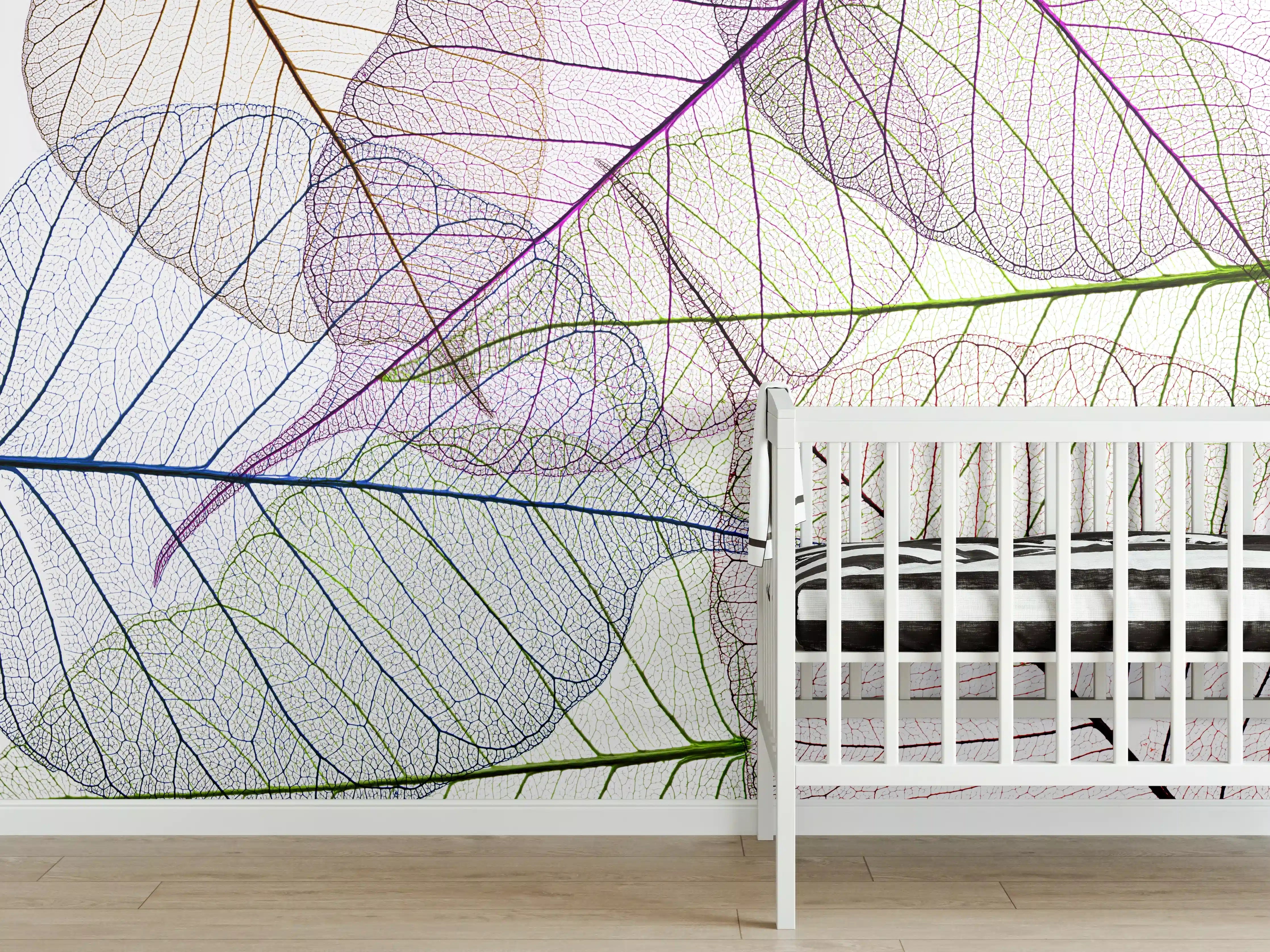 Babyzimmer Wandgestaltung - Farbenfrohe Blätter auf Weiß