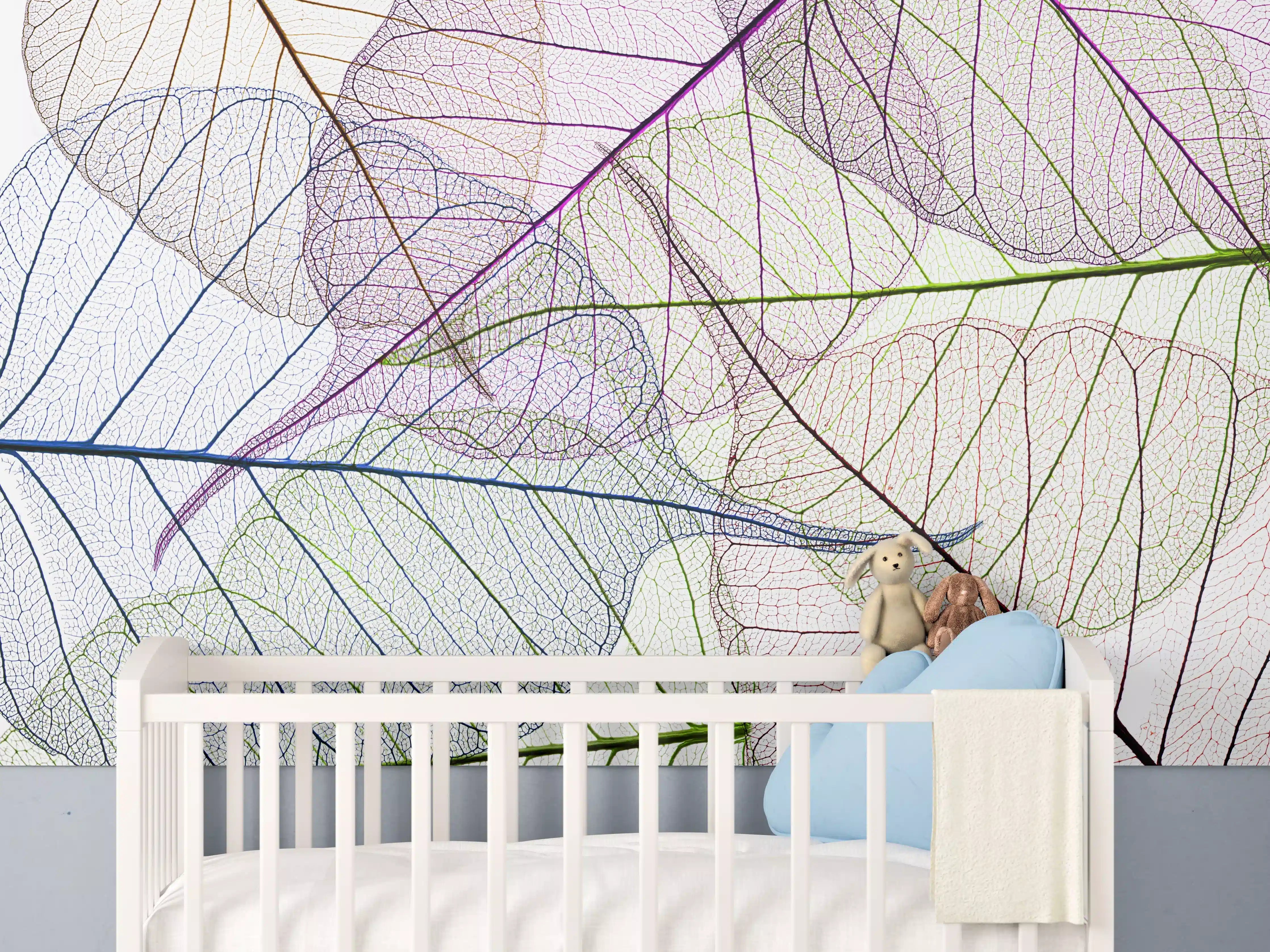 Babyzimmer Wandgestaltung - Farbenfrohe Blätter auf Weiß