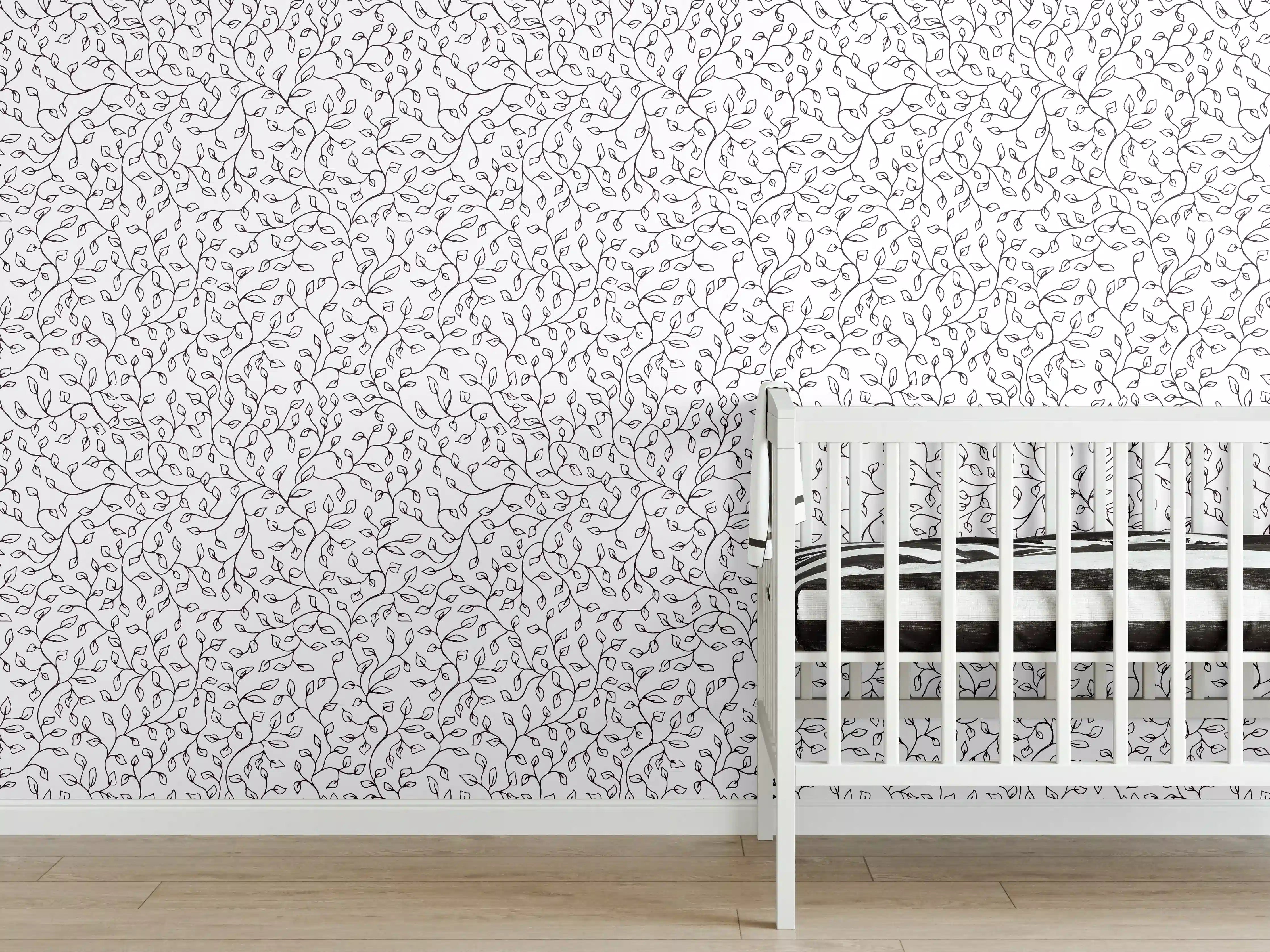 Babyzimmer Wandgestaltung - Feine Blumenranken in zartem Violett auf hellgrauem Hintergrund
