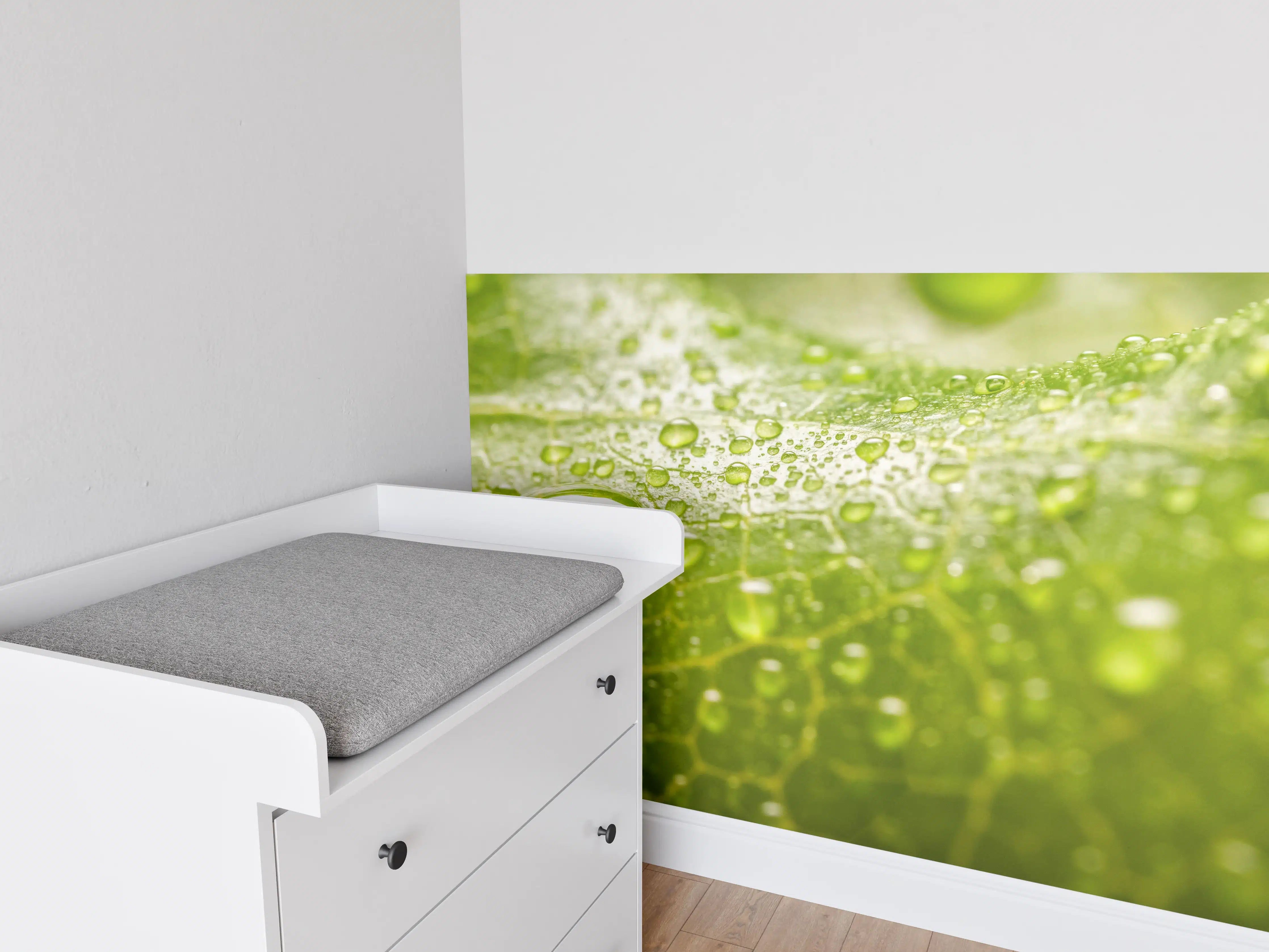 Babyzimmer Wandgestaltung - Feuchtes Blatt