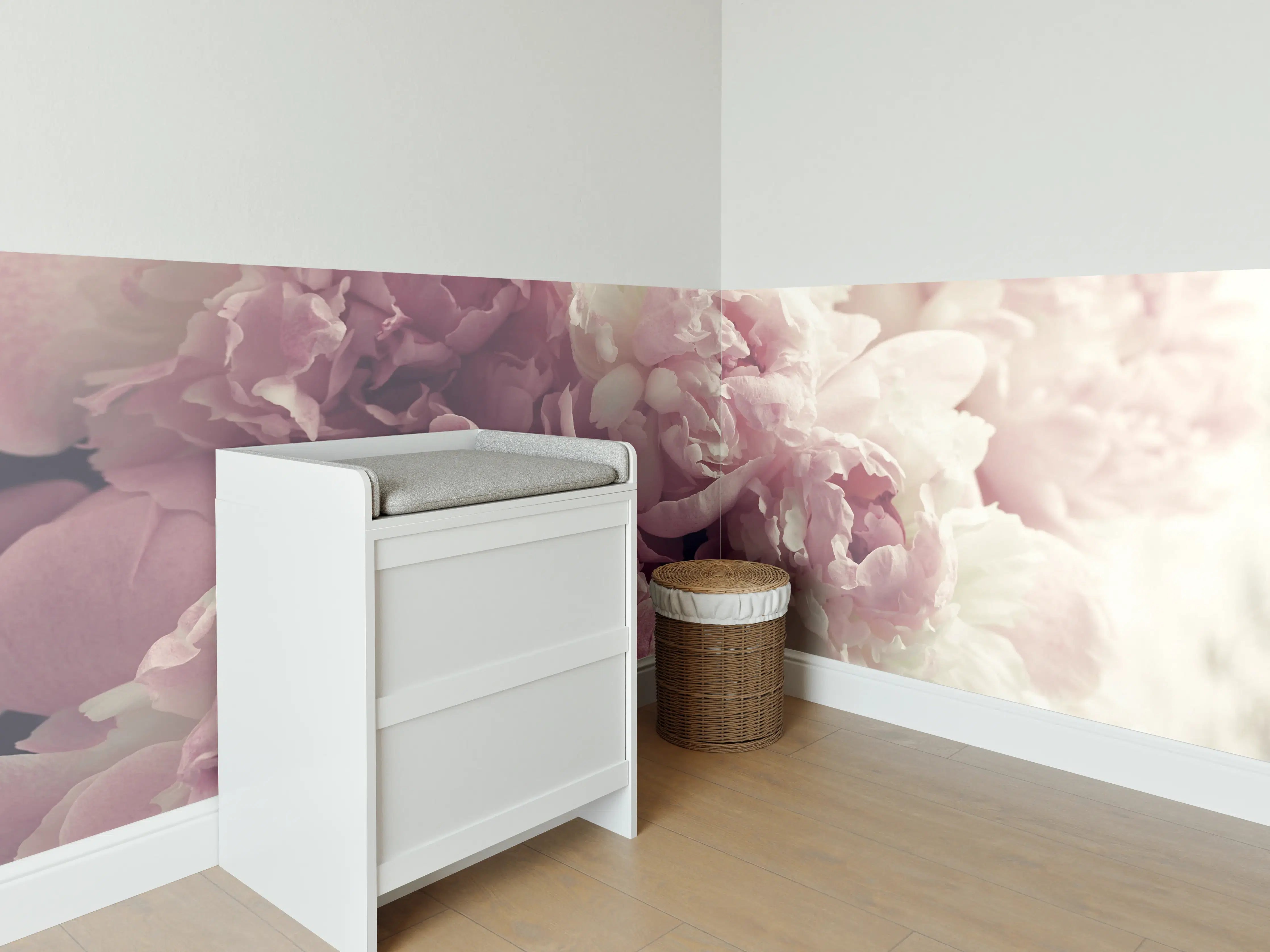 Babyzimmer Wandgestaltung - Flauschige rosa Pfingstrosen - Vintage