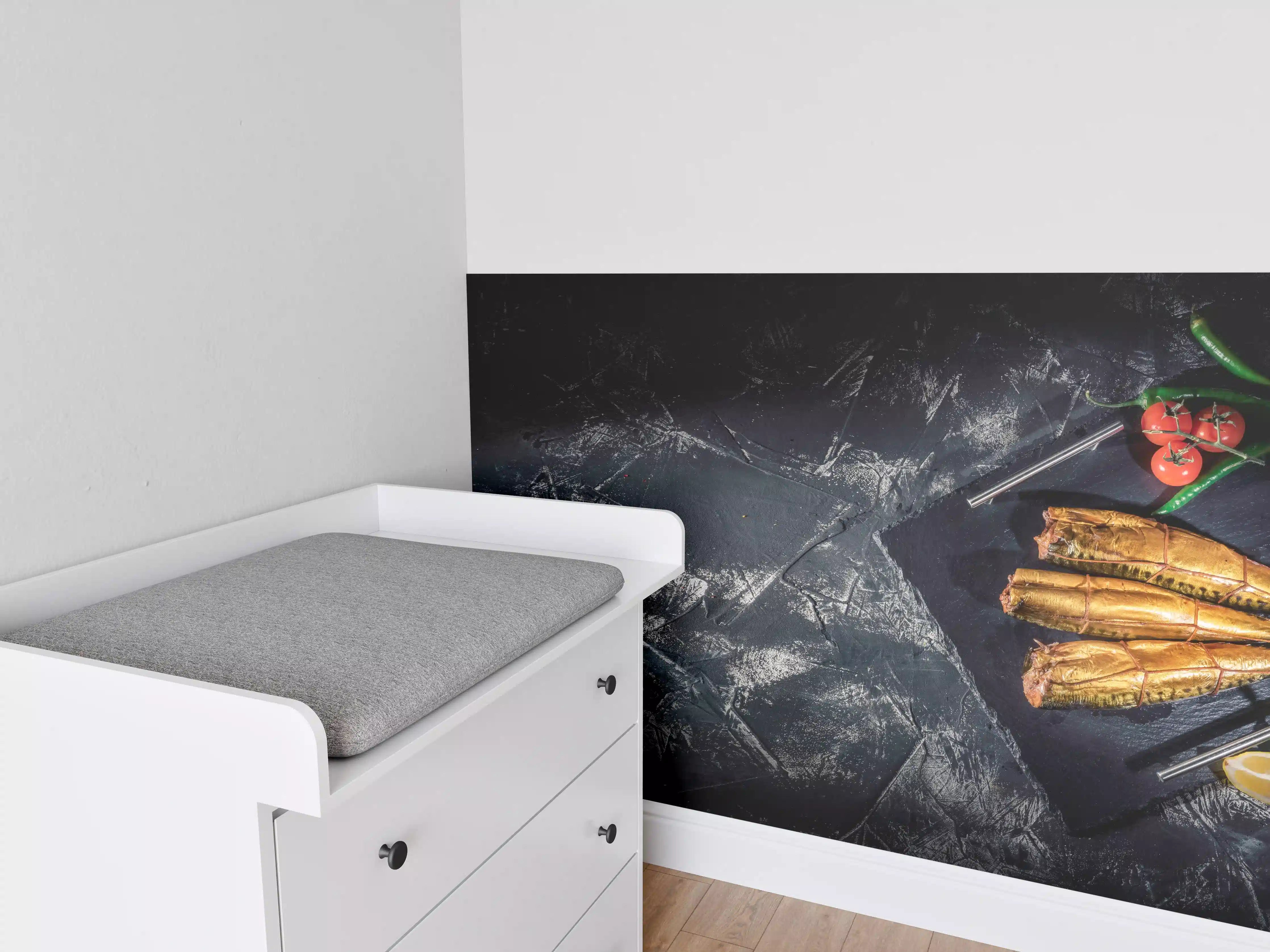 Babyzimmer Wandgestaltung - Fleischspezialitäten auf dunklem Hintergrund