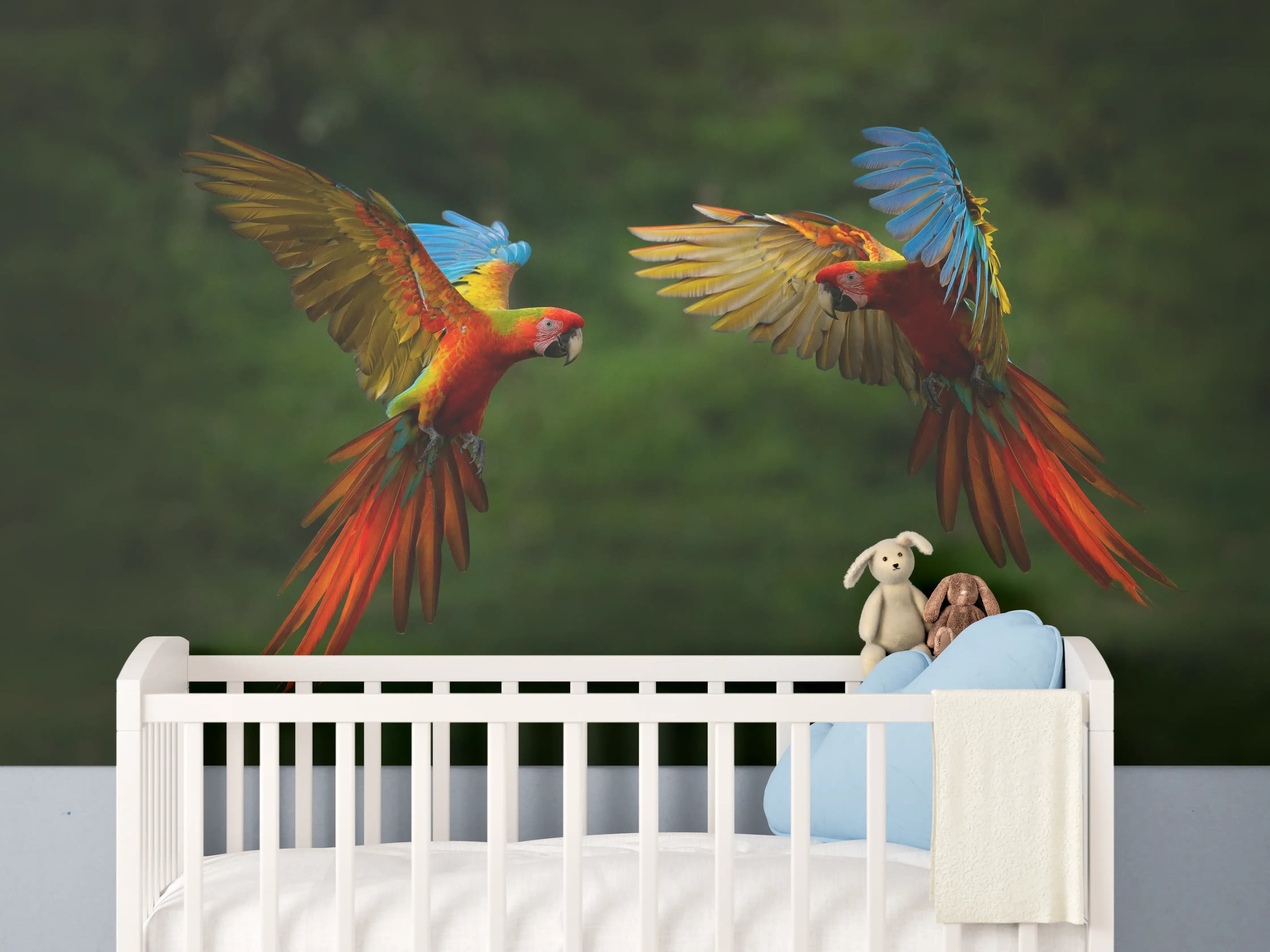 Babyzimmer Wandgestaltung - Fliegende bunte Papageien