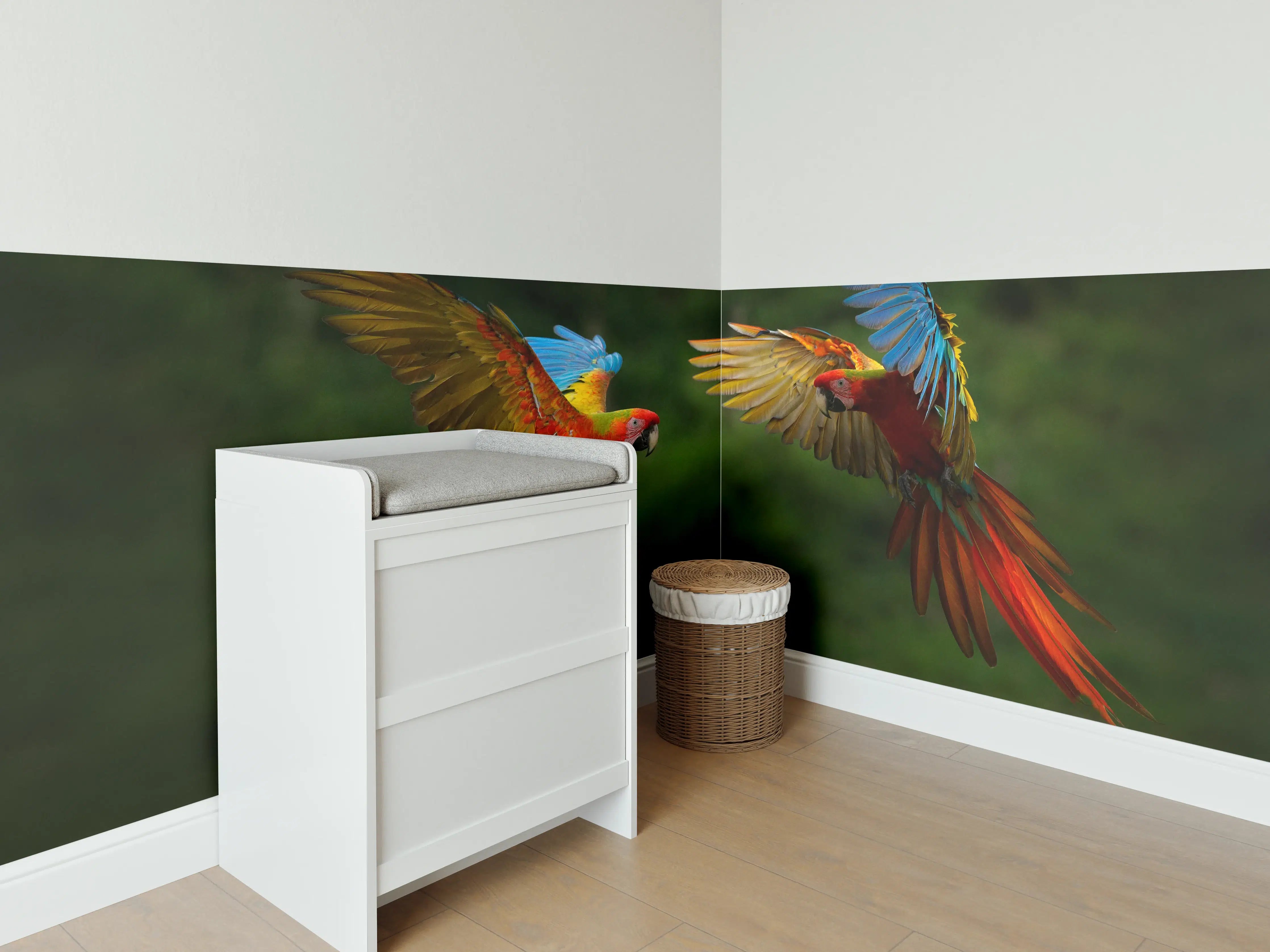 Babyzimmer Wandgestaltung - Fliegende bunte Papageien