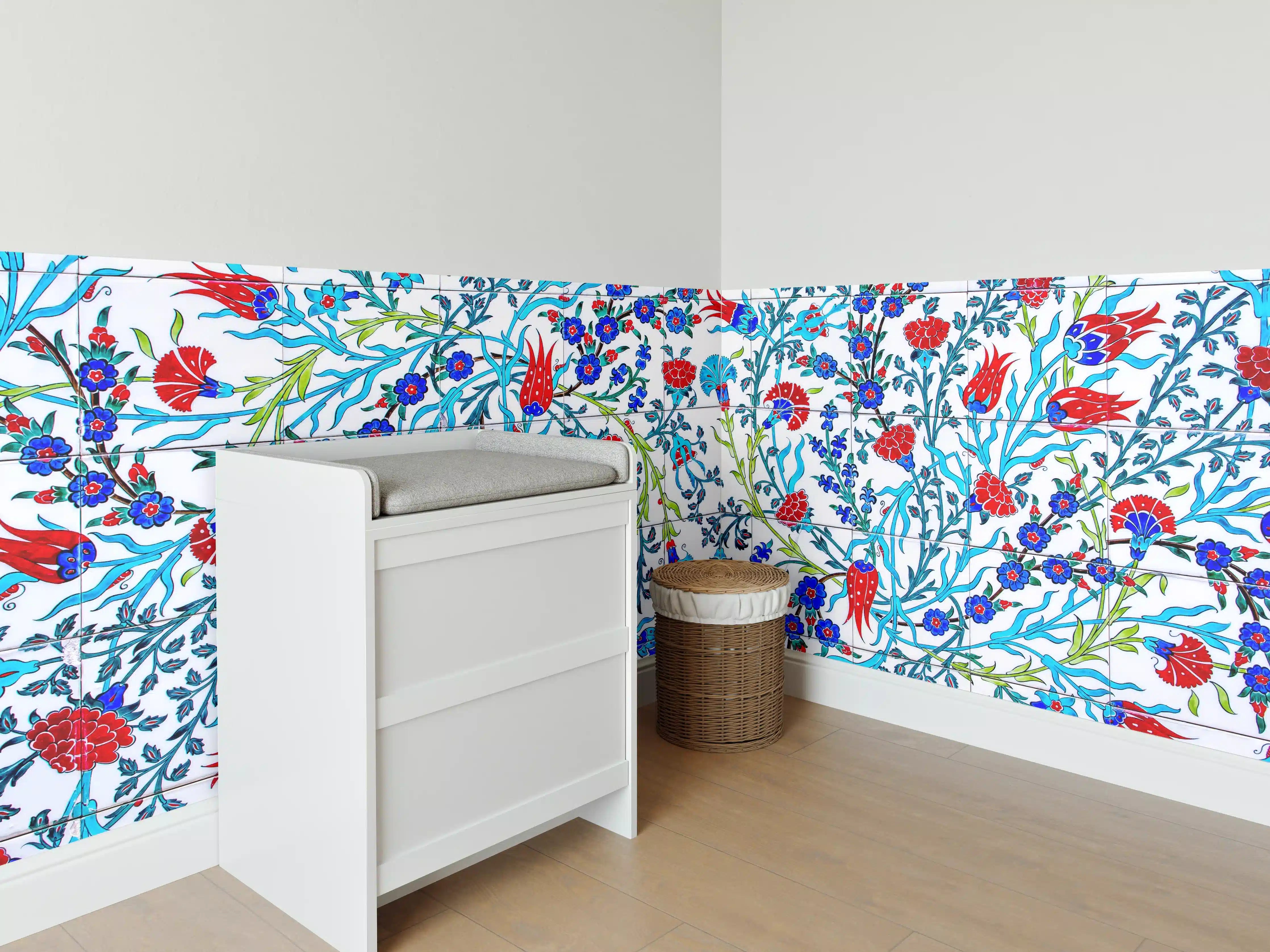 Babyzimmer Wandgestaltung - Florales Muster Türkische Wandfliese
