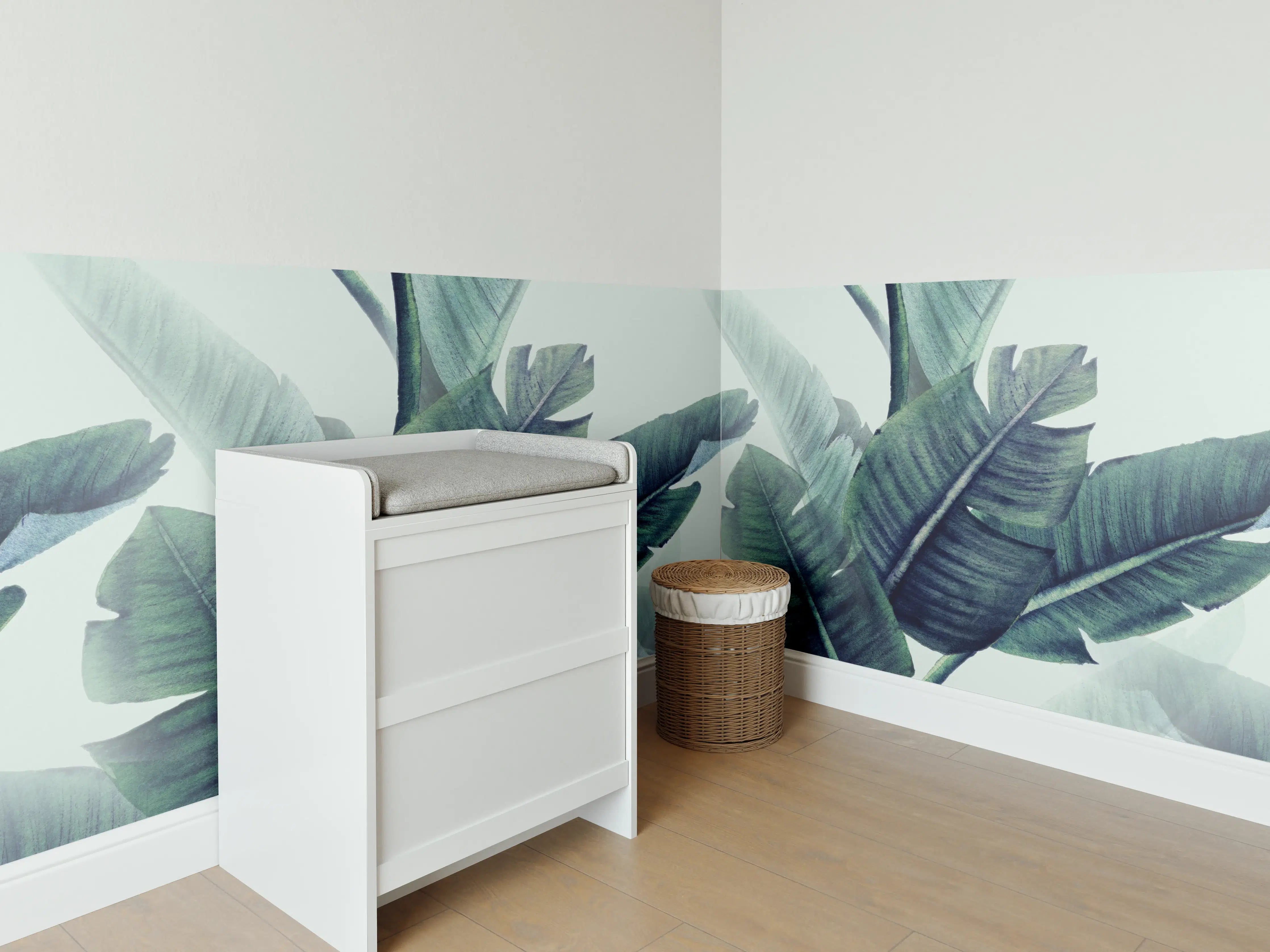 Babyzimmer Wandgestaltung - Florales Muster mit Blättern